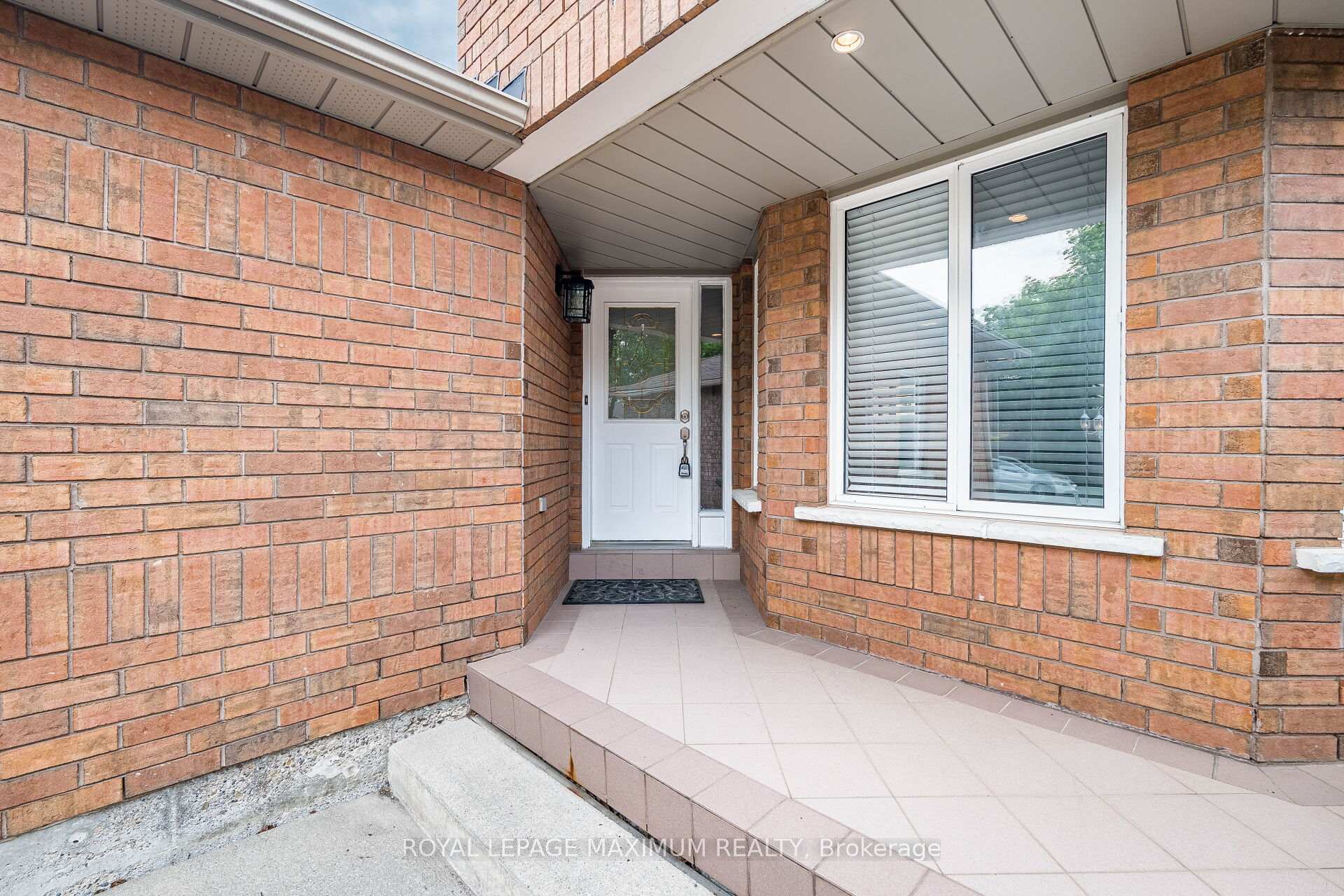 Photo 3 of 141 Panorama Crescent, Vaughan, Elder Mills — HOMEH