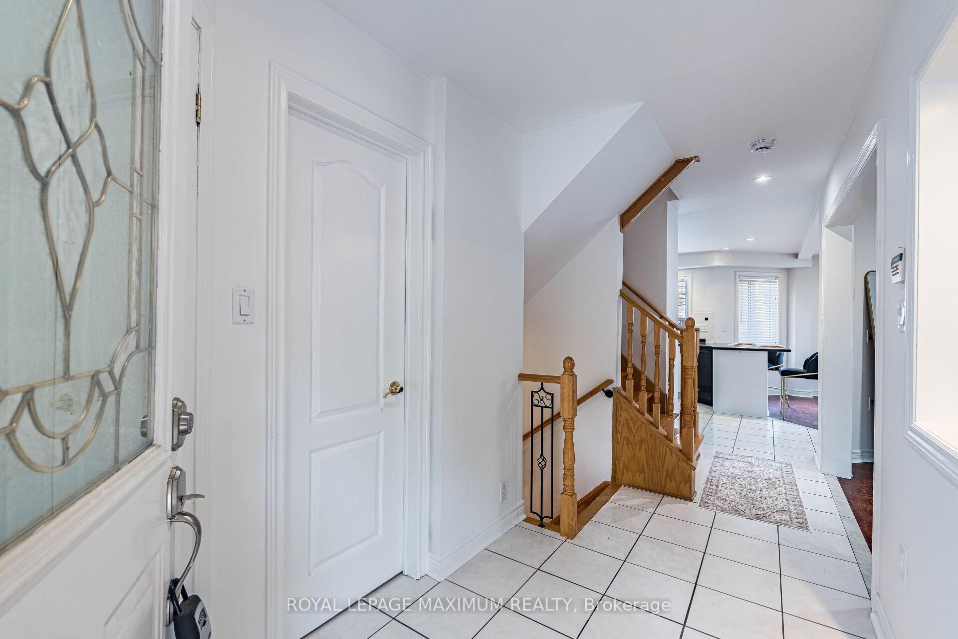 Photo 4 of 141 Panorama Crescent, Vaughan, Elder Mills — HOMEH