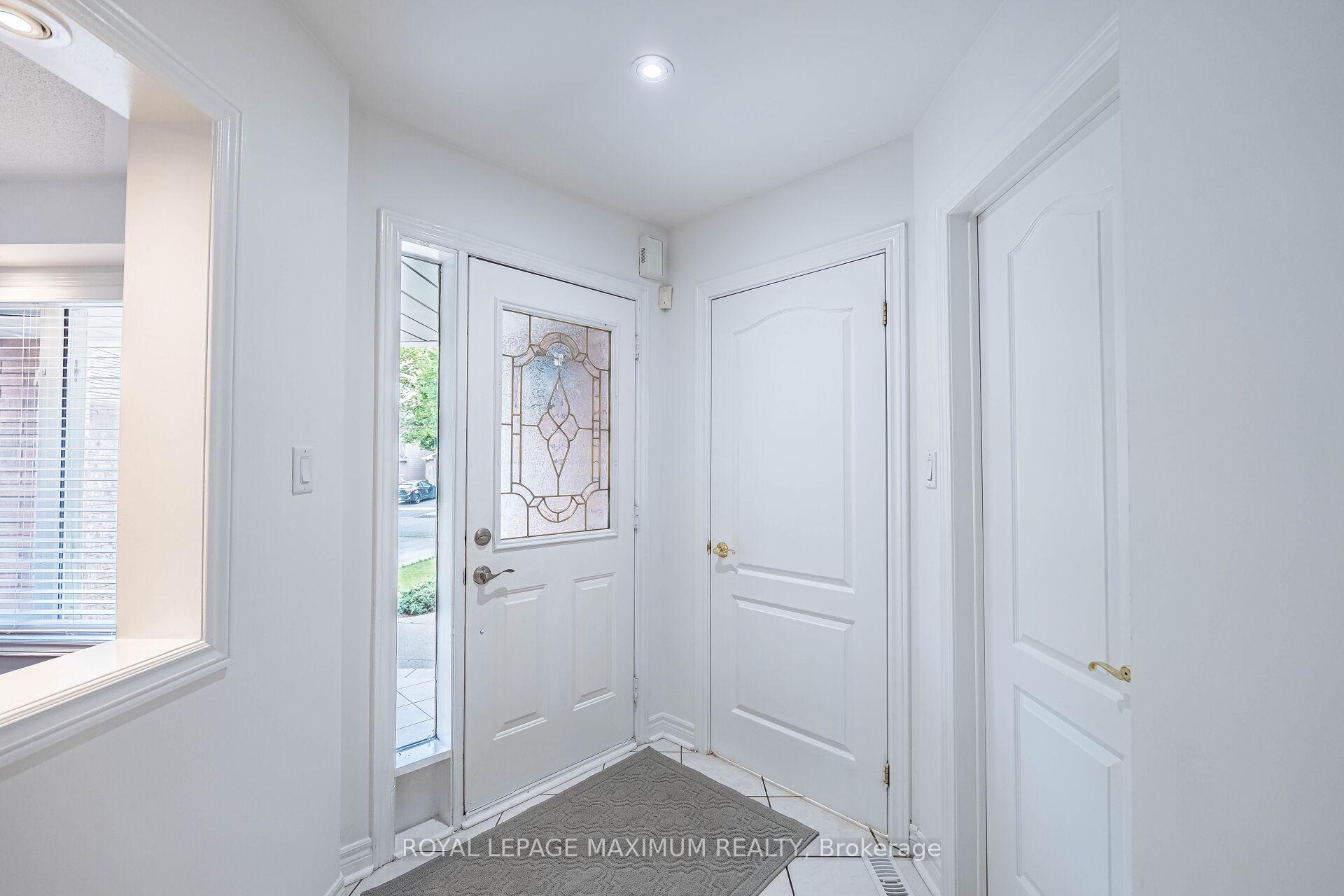 Photo 5 of 141 Panorama Crescent, Vaughan, Elder Mills — HOMEH