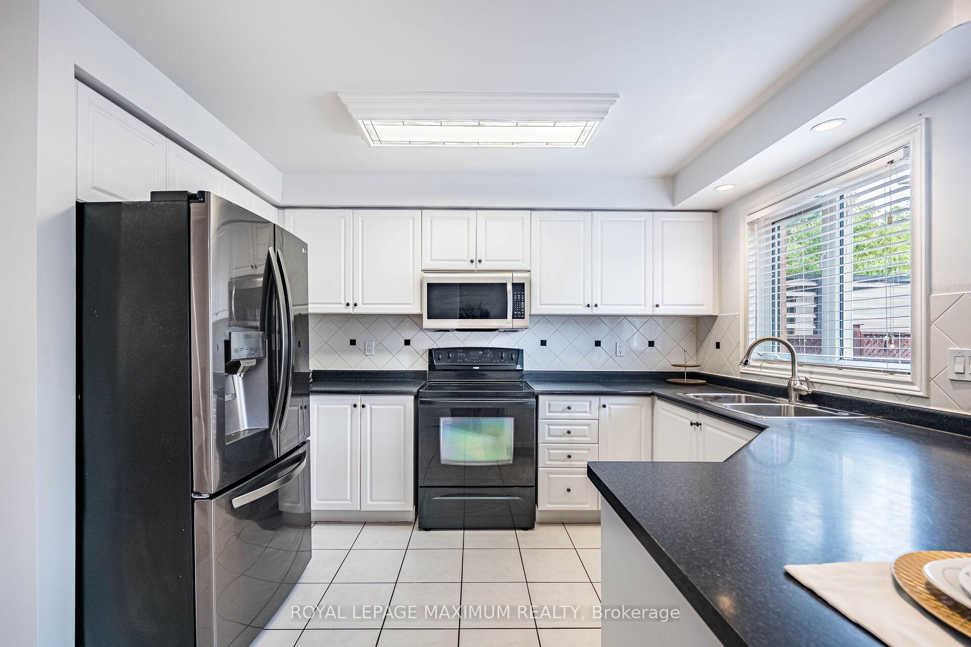 Photo 18 of 141 Panorama Crescent, Vaughan, Elder Mills — HOMEH