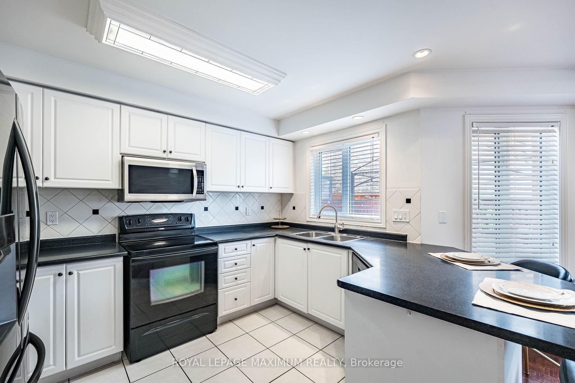 Photo 19 of 141 Panorama Crescent, Vaughan, Elder Mills — HOMEH
