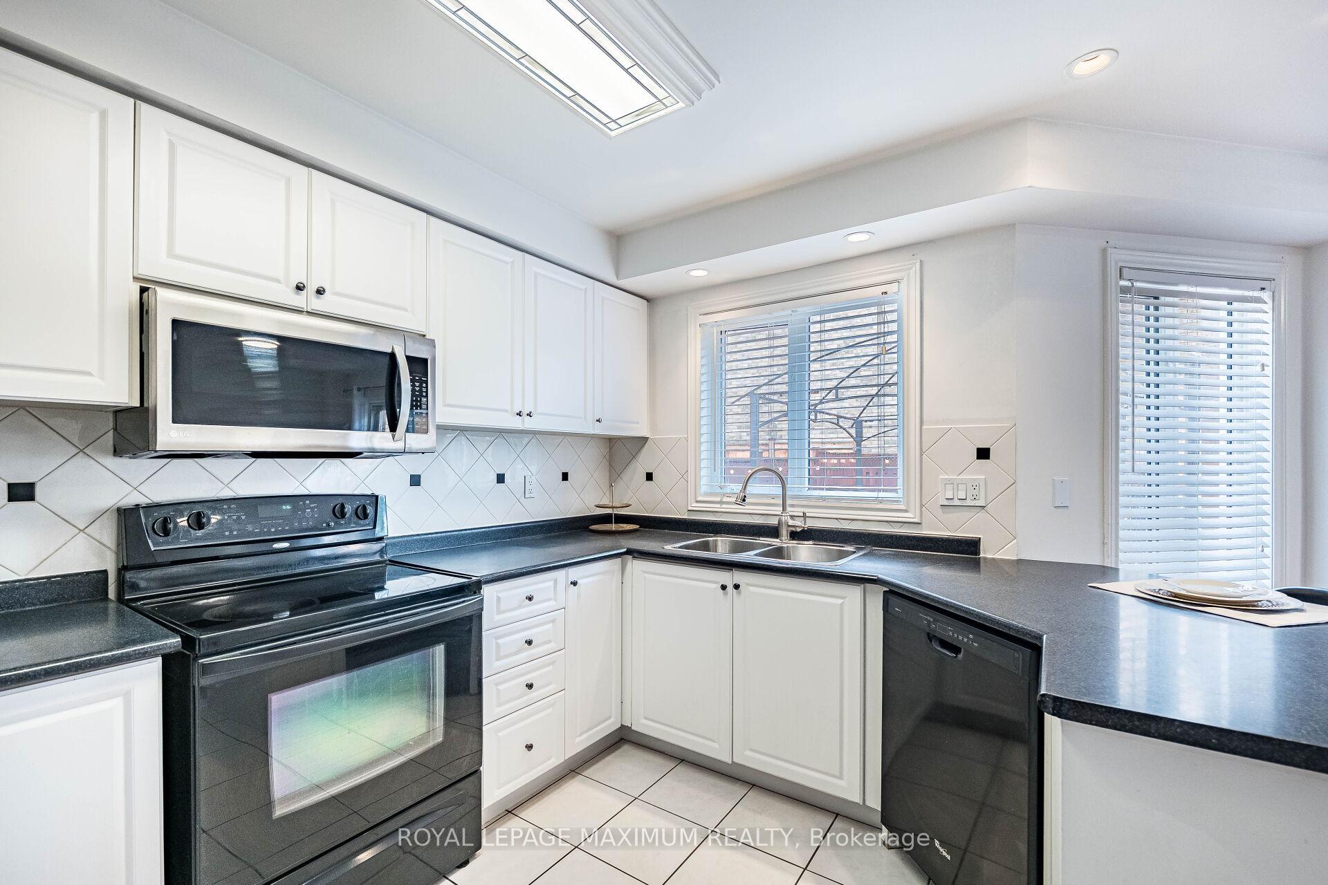 Photo 20 of 141 Panorama Crescent, Vaughan, Elder Mills — HOMEH