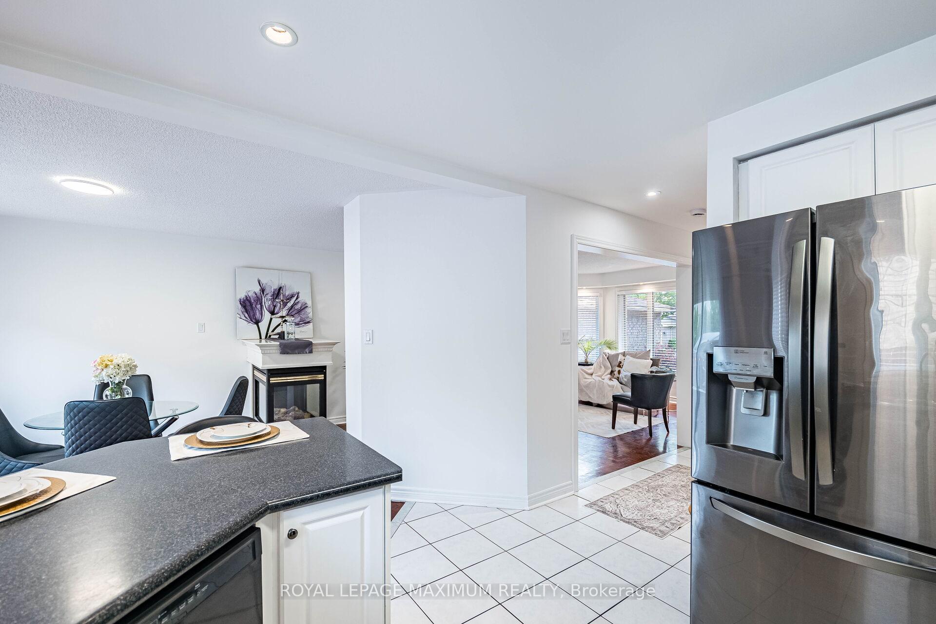 Photo 21 of 141 Panorama Crescent, Vaughan, Elder Mills — HOMEH