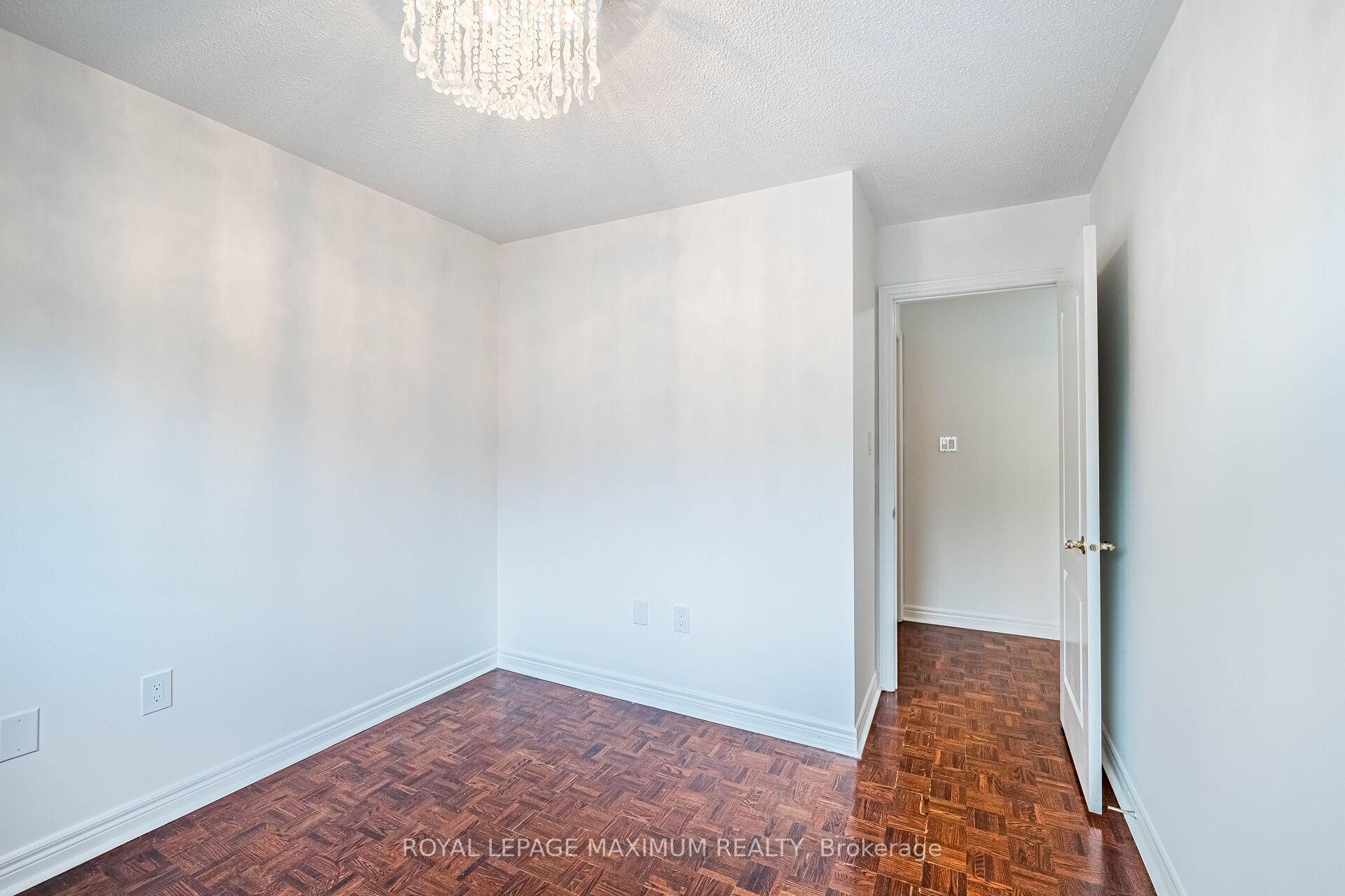 Photo 34 of 141 Panorama Crescent, Vaughan, Elder Mills — HOMEH