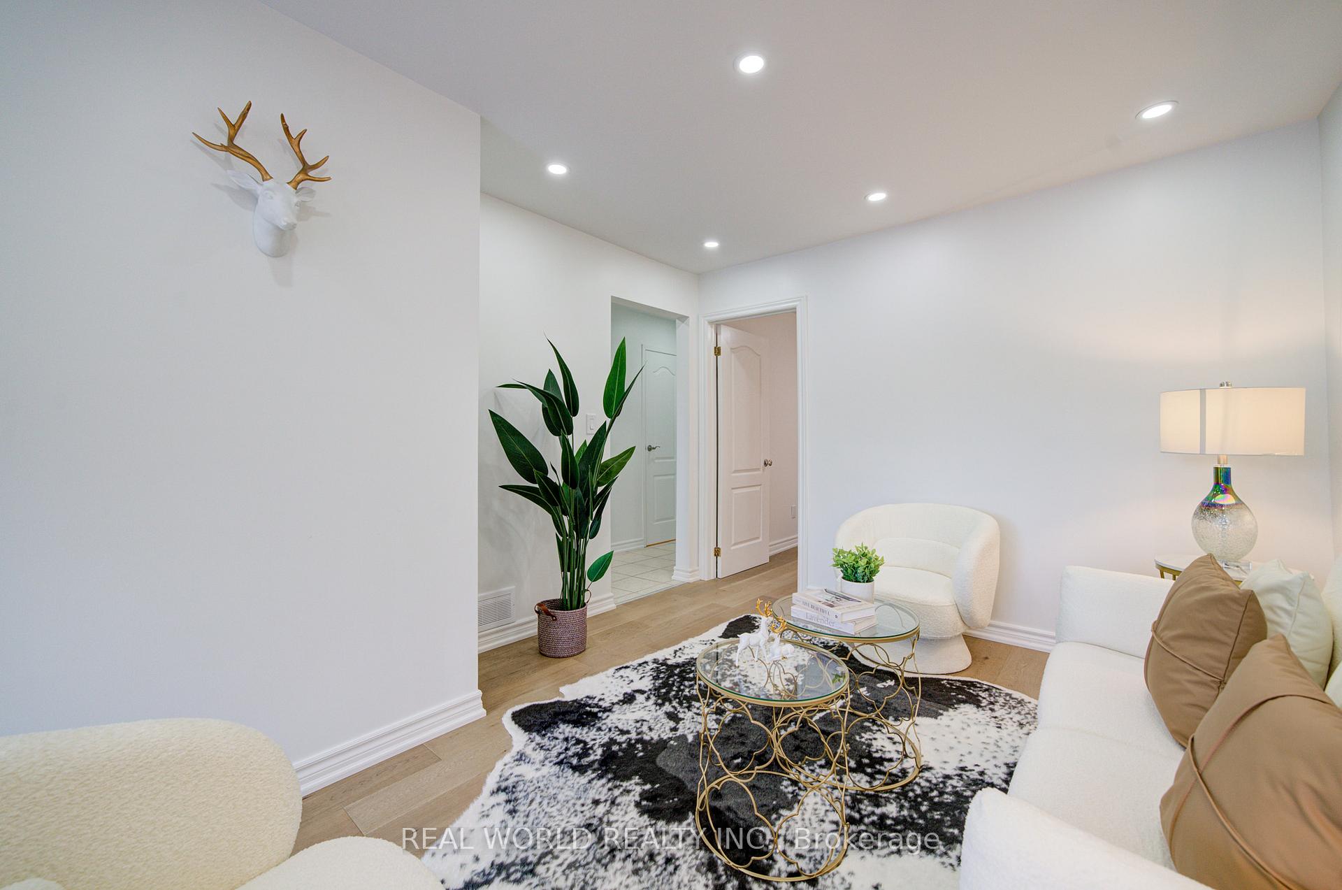 Photo 4 of 116 Appleby Crescent, Markham, Milliken Mills West — HOMEH