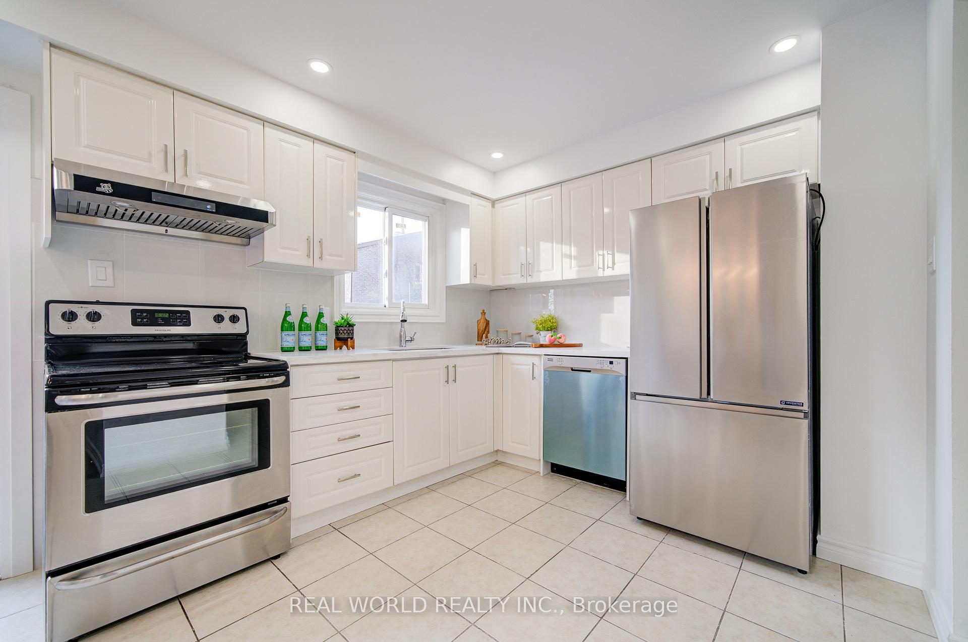 Photo 9 of 116 Appleby Crescent, Markham, Milliken Mills West — HOMEH