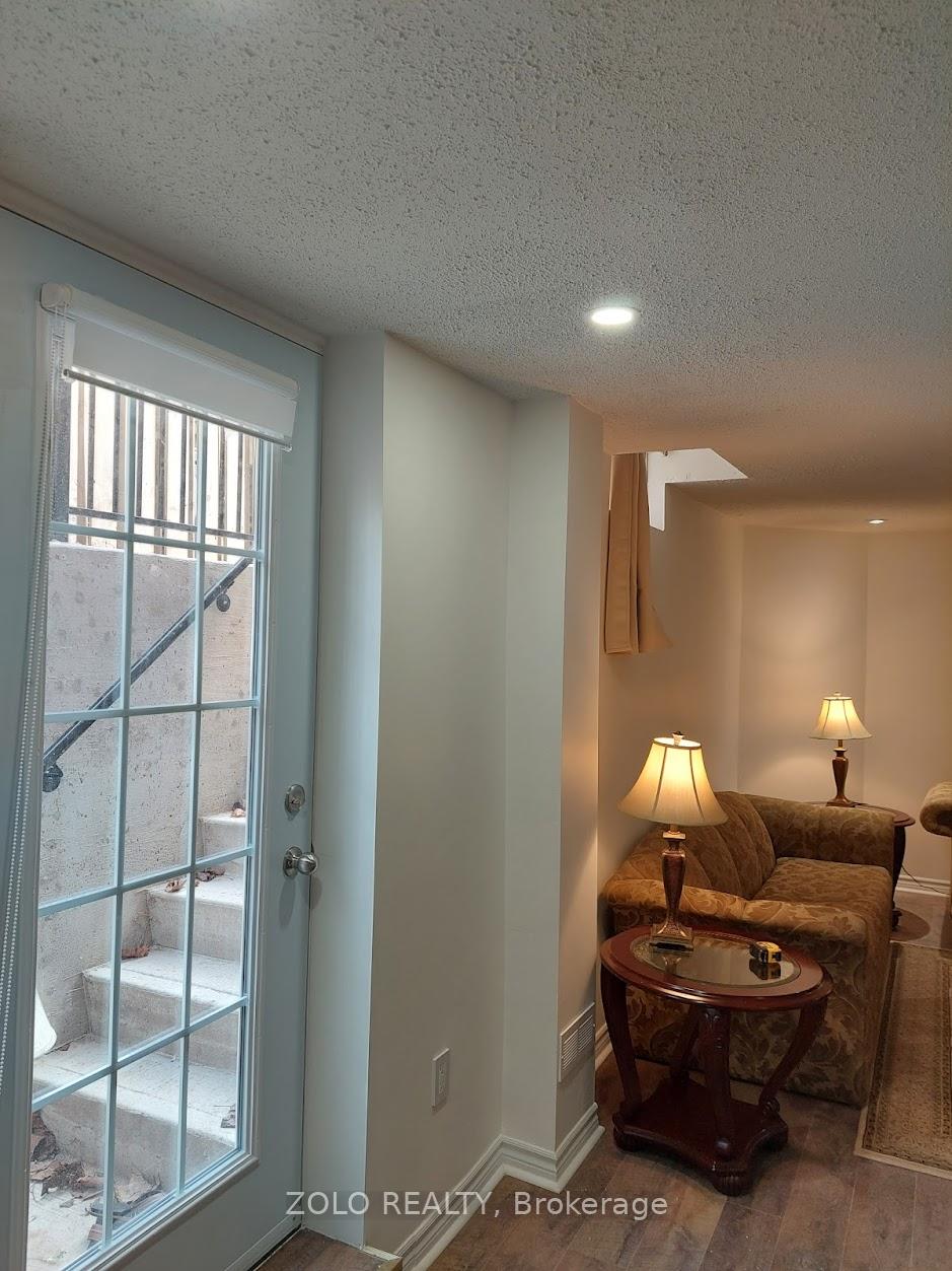 Photo 3 of 61 Bluebell Crescent, Whitby, Lynde Creek — HOMEH