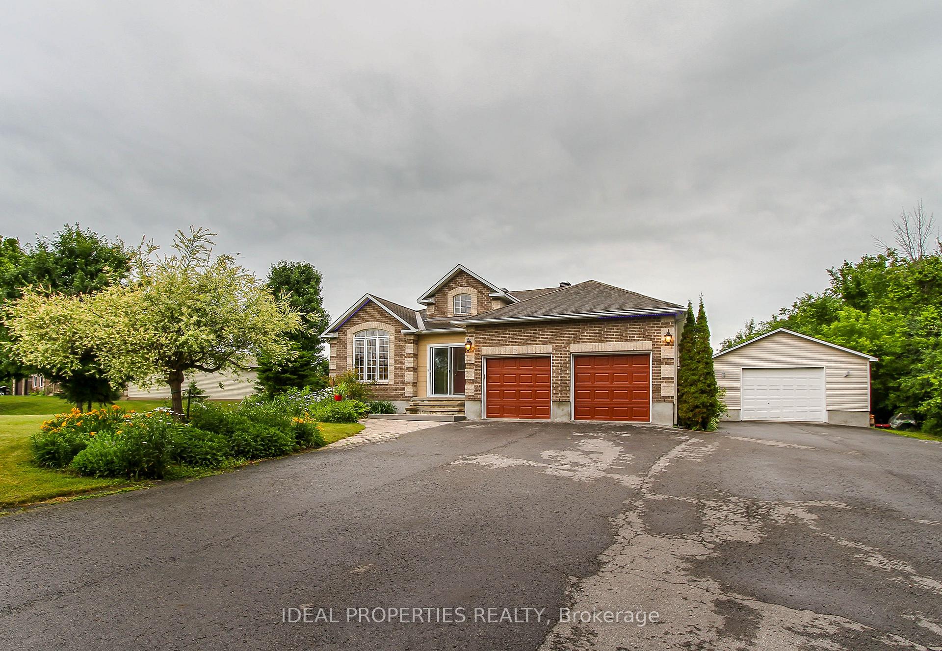 Photo 2 of 208 Pine Ridge Drive, Beckwith, Beckwith Twp — HOMEH