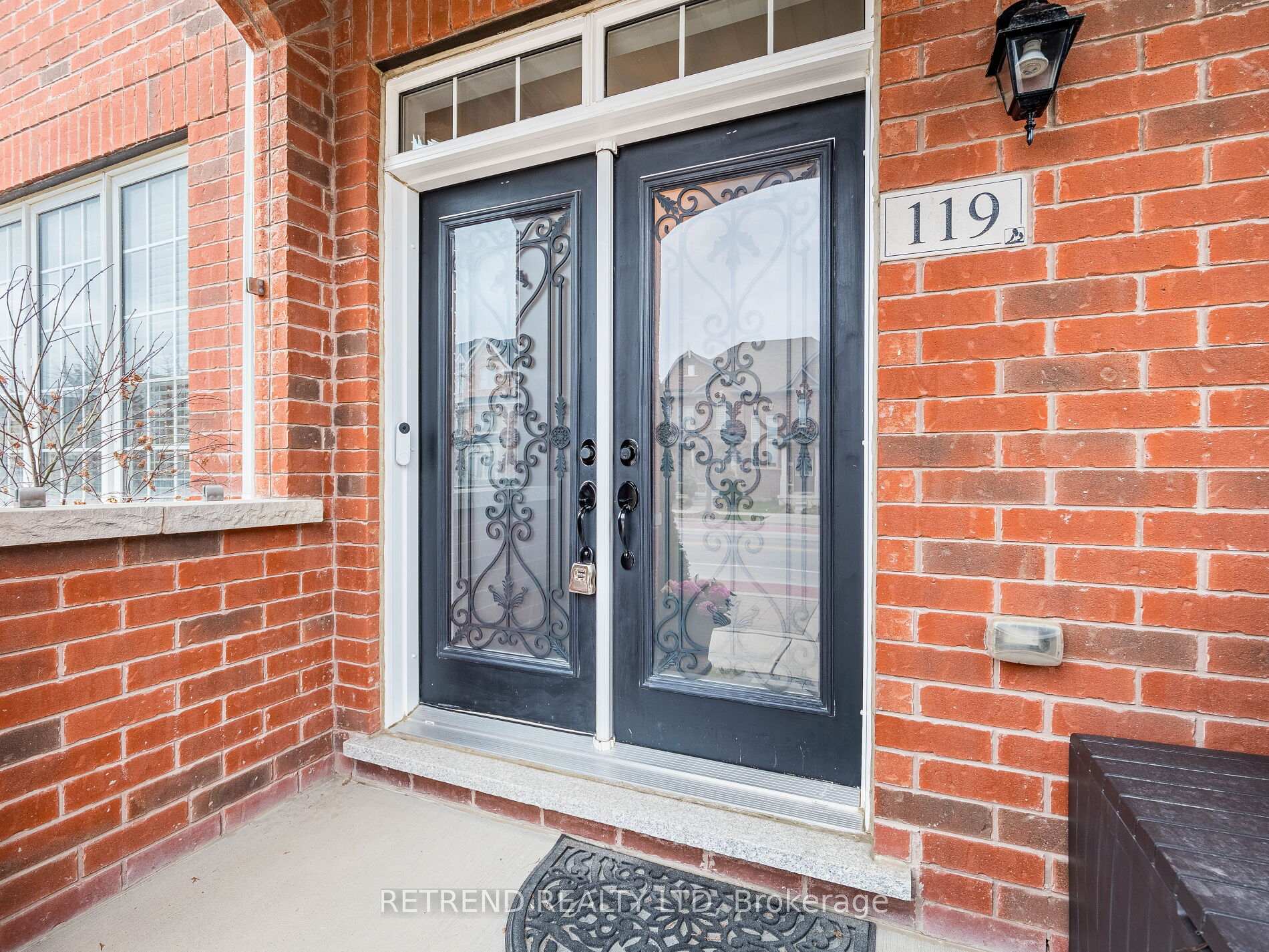 Photo 3 of 119 Barons Street, Vaughan, Kleinburg — HOMEH
