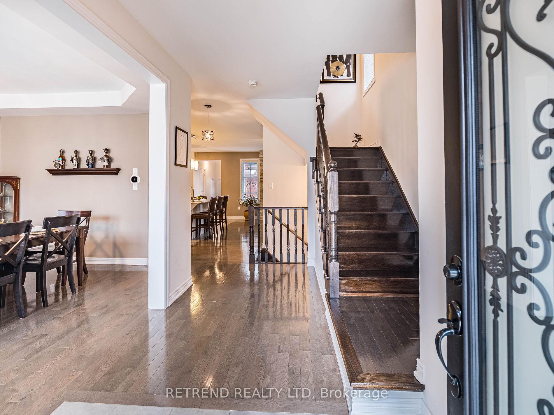 Photo 4 of 119 Barons Street, Vaughan, Kleinburg — HOMEH