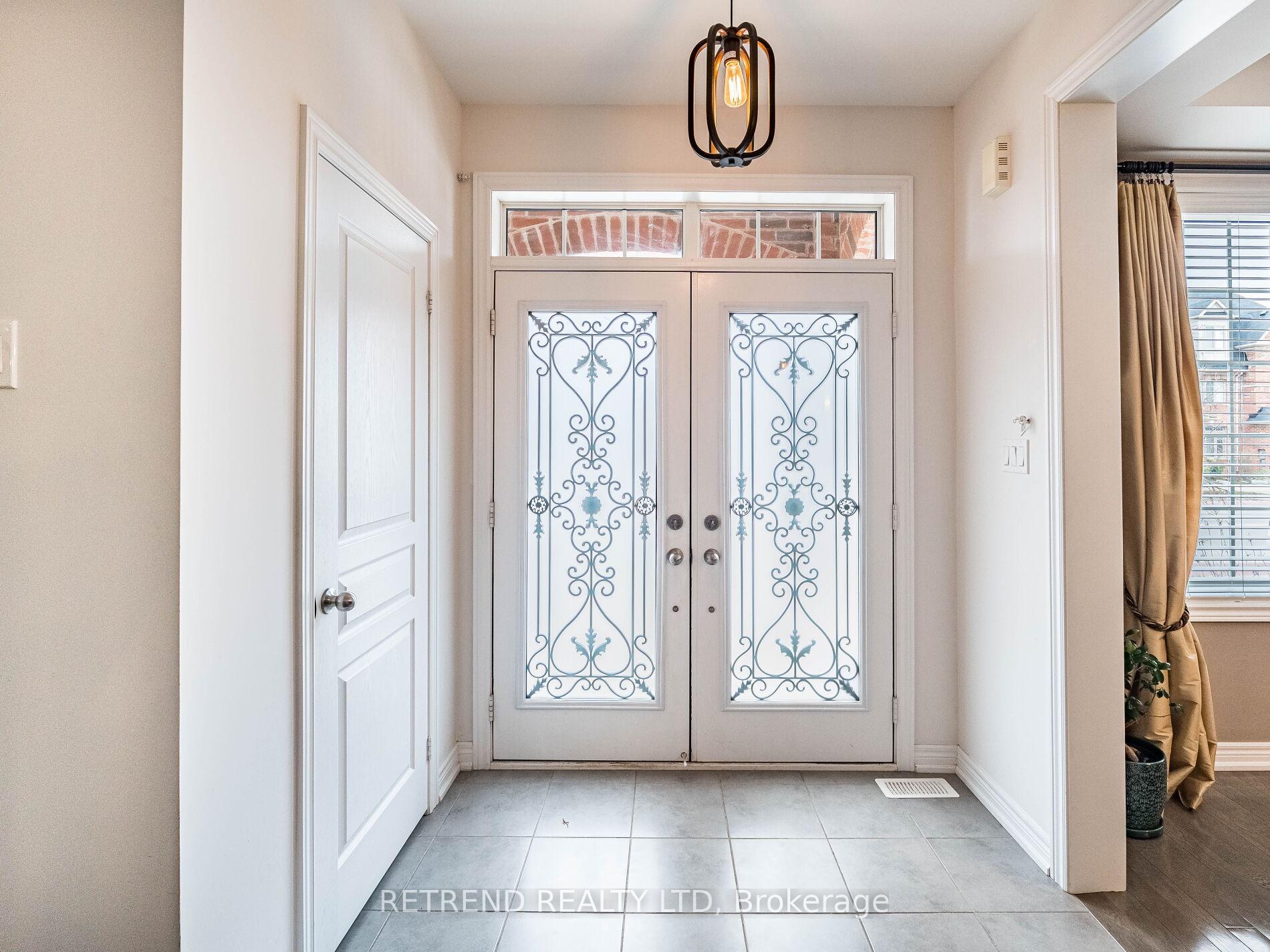 Photo 5 of 119 Barons Street, Vaughan, Kleinburg — HOMEH