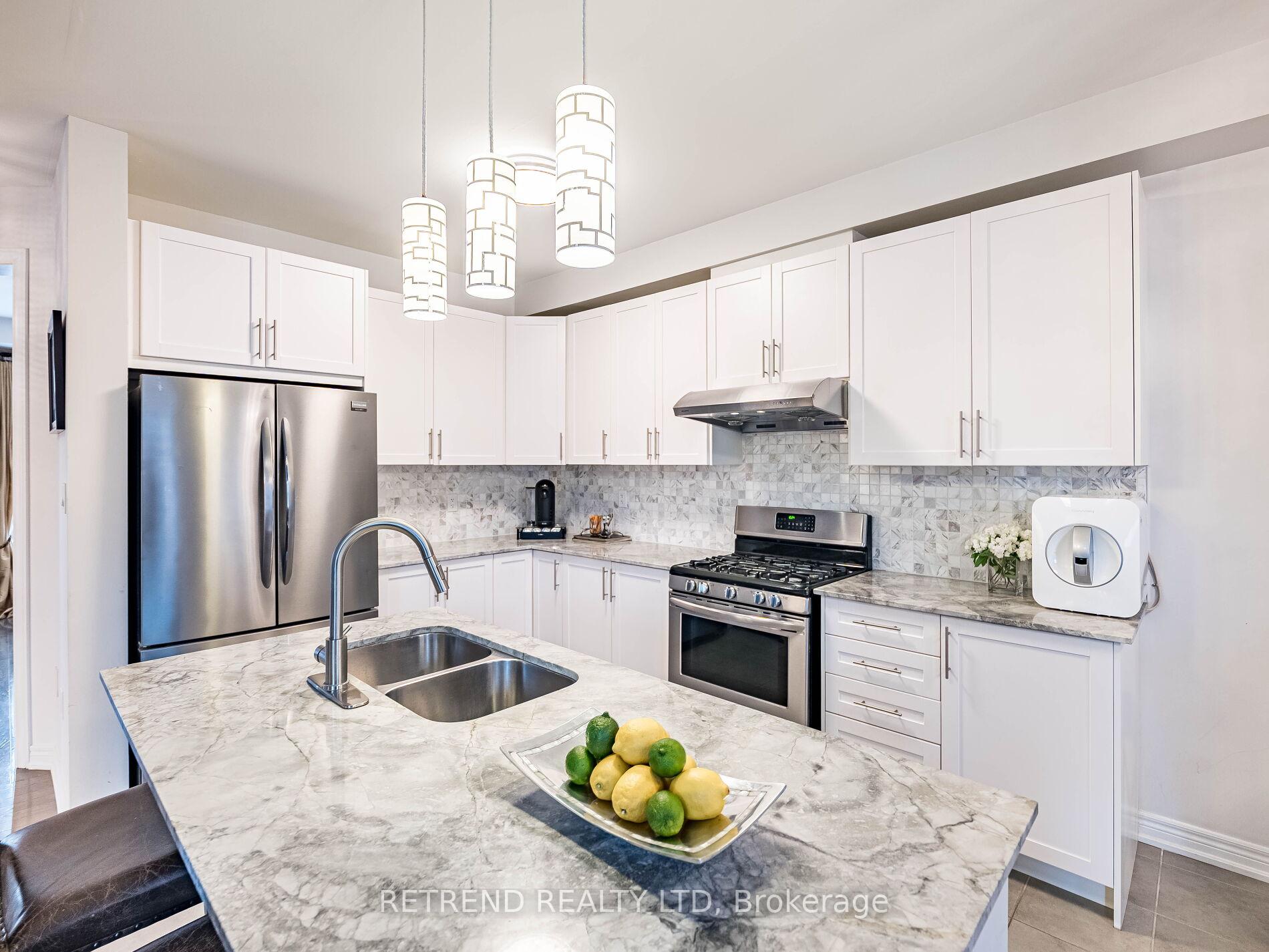 Photo 16 of 119 Barons Street, Vaughan, Kleinburg — HOMEH