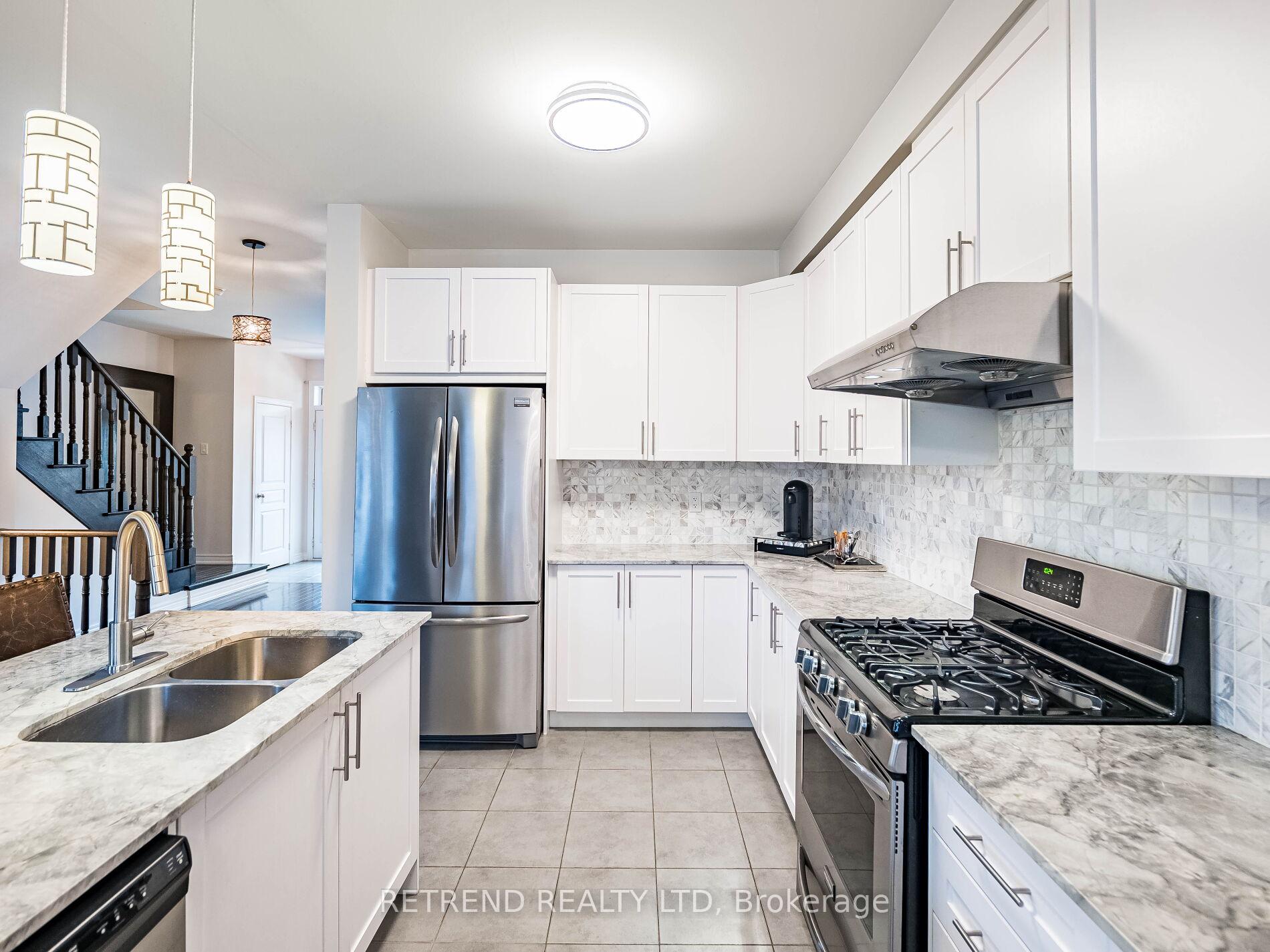 Photo 17 of 119 Barons Street, Vaughan, Kleinburg — HOMEH