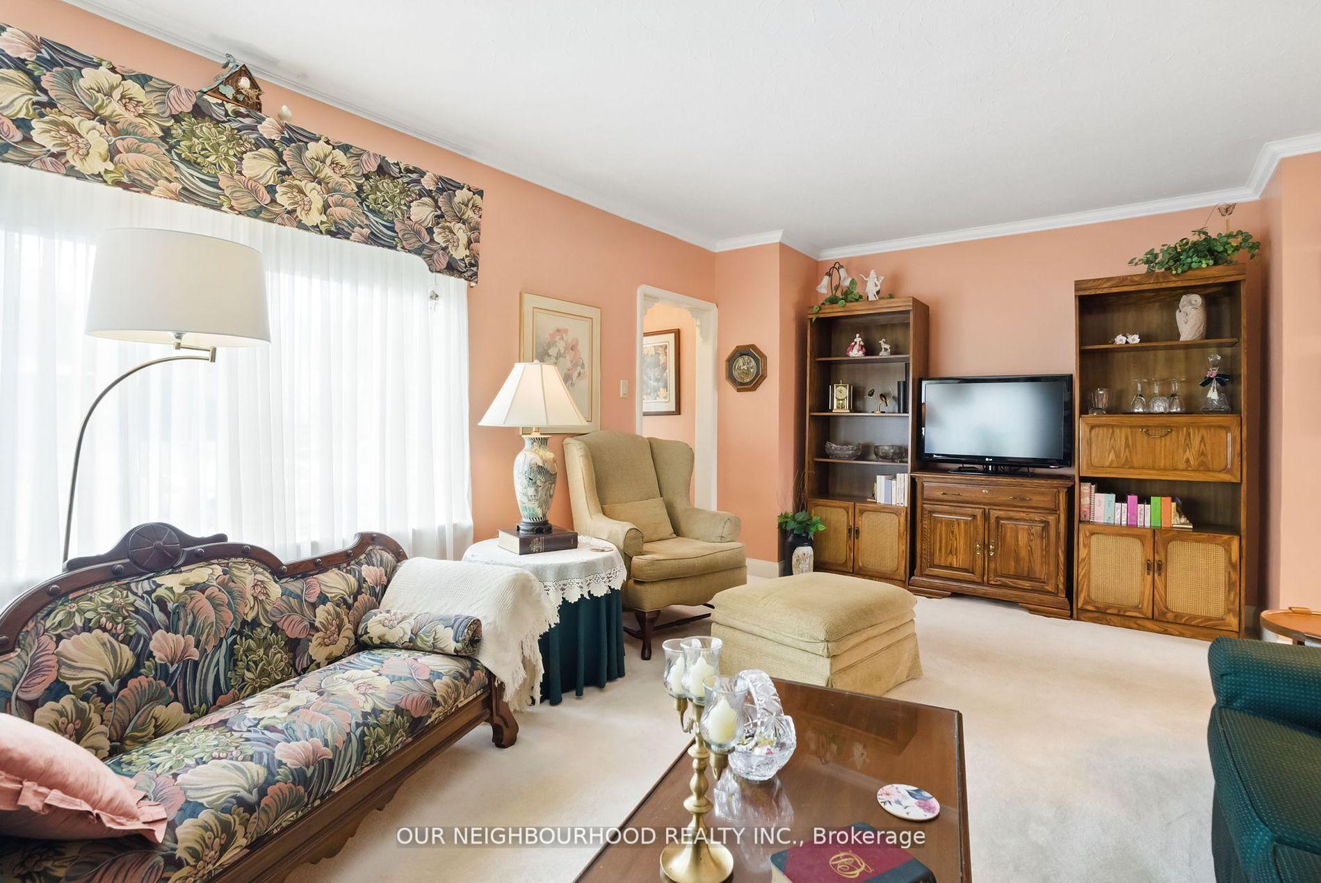 Photo 8 of 303 Byron Street N, Whitby, Downtown Whitby — HOMEH