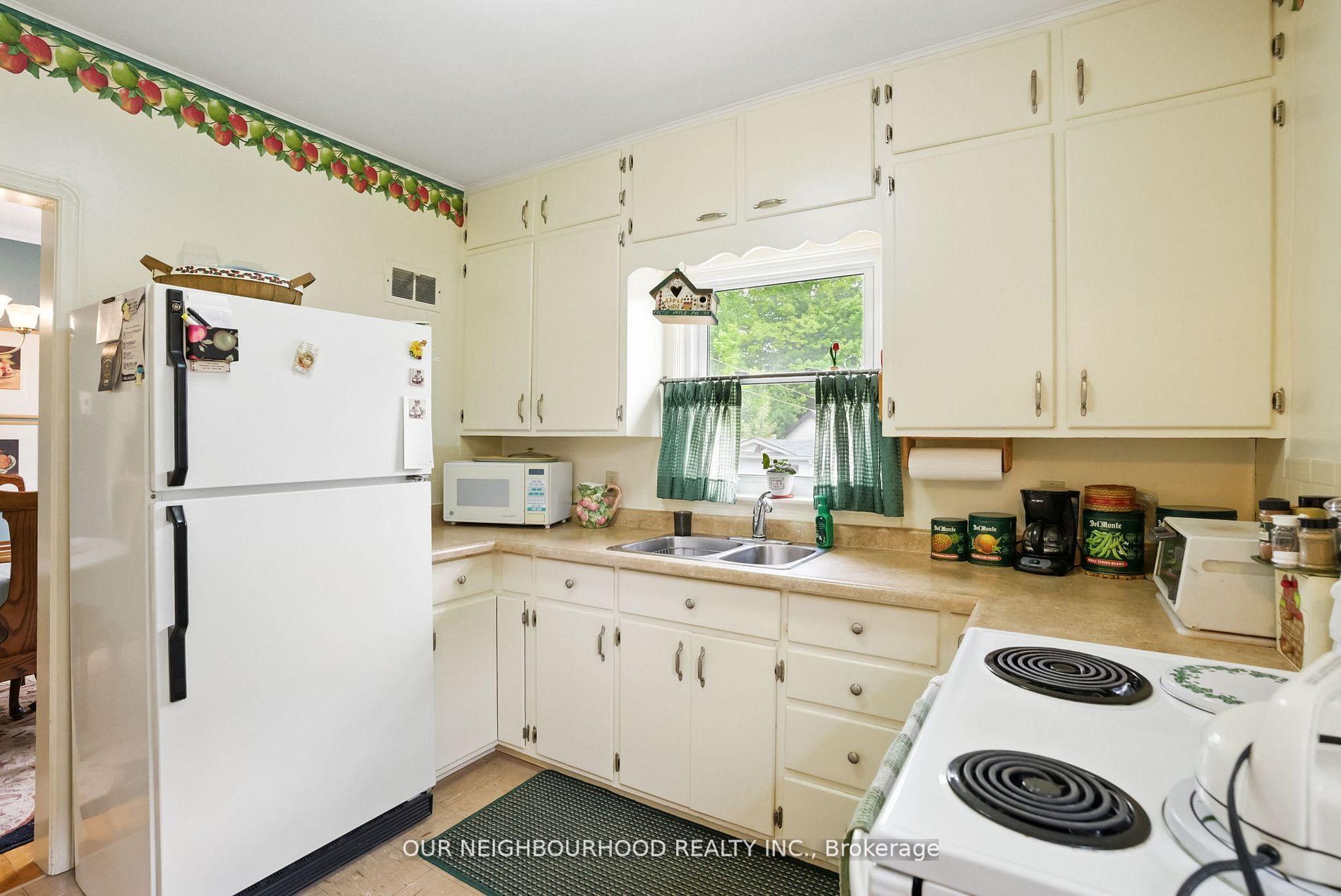 Photo 10 of 303 Byron Street N, Whitby, Downtown Whitby — HOMEH
