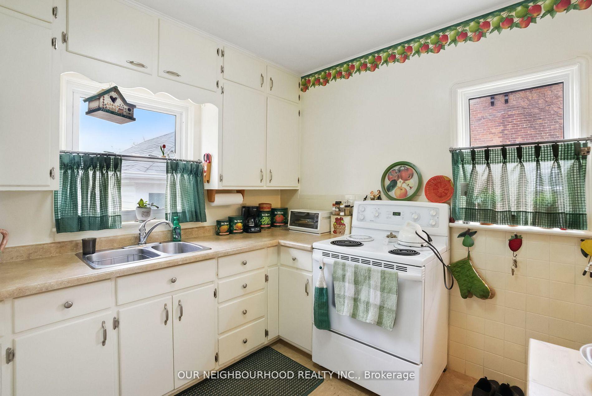 Photo 14 of 303 Byron Street N, Whitby, Downtown Whitby — HOMEH