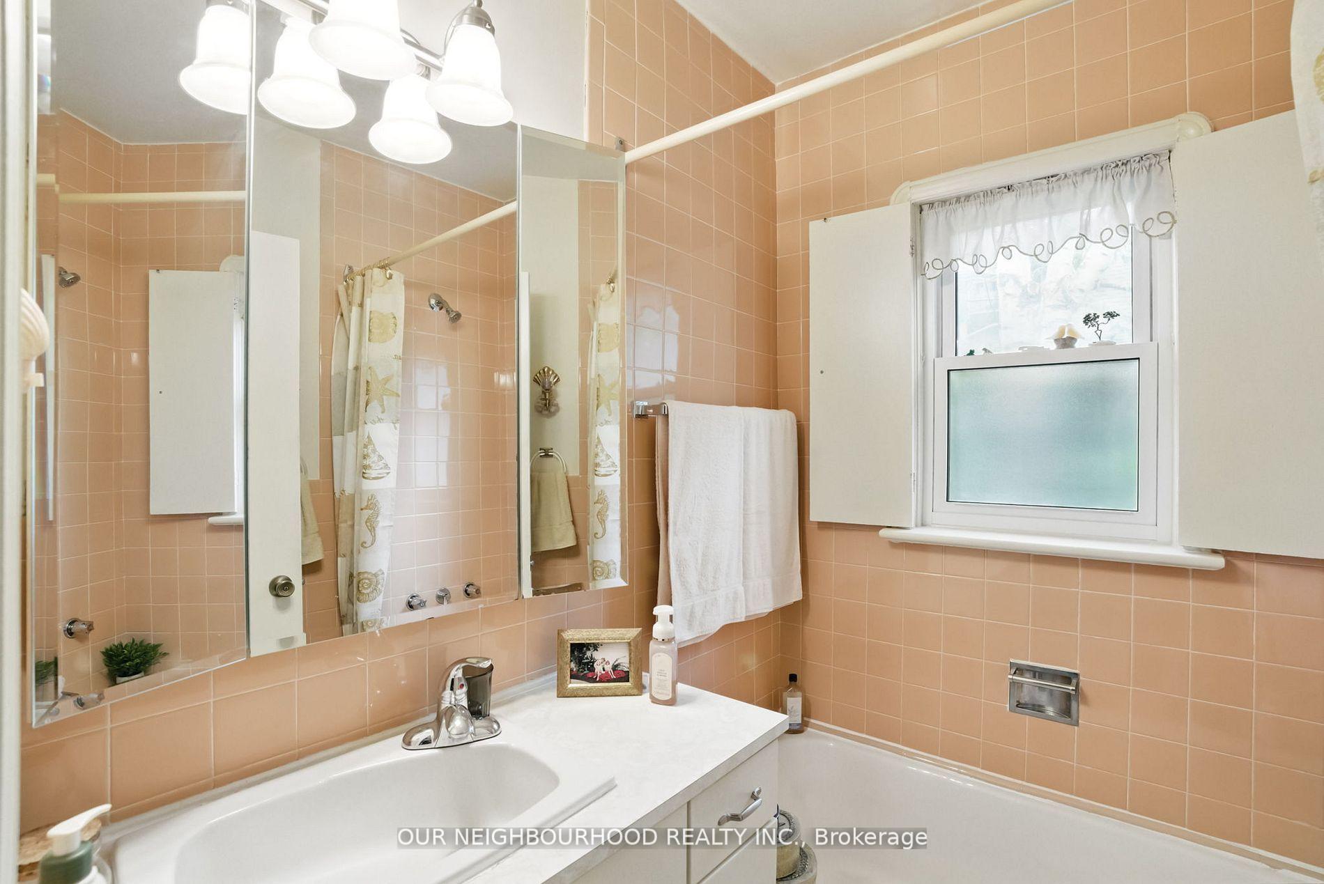 Photo 21 of 303 Byron Street N, Whitby, Downtown Whitby — HOMEH