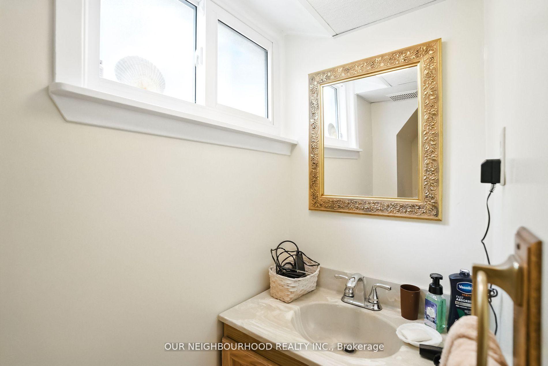 Photo 35 of 303 Byron Street N, Whitby, Downtown Whitby — HOMEH