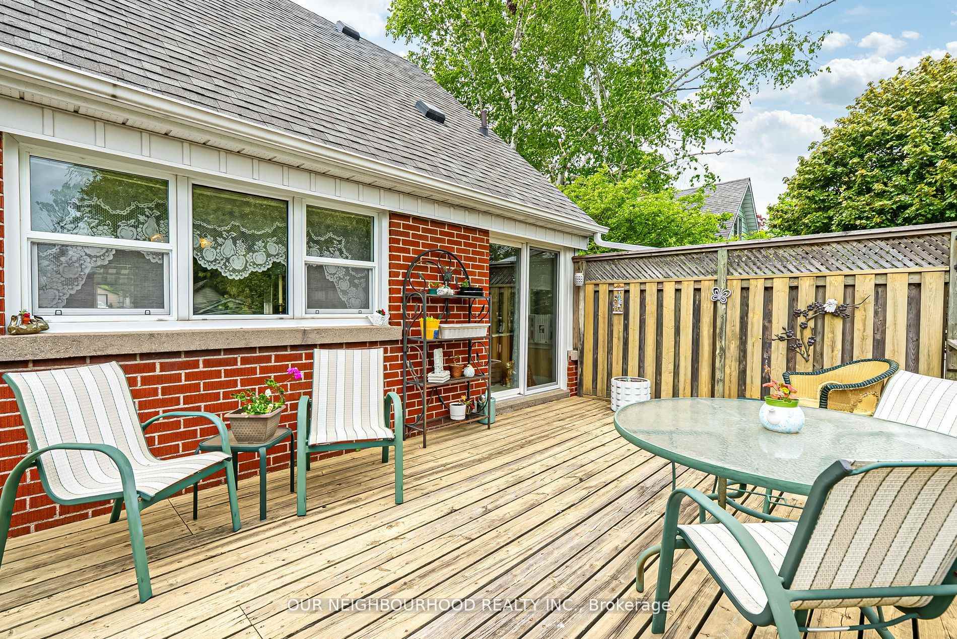 Photo 38 of 303 Byron Street N, Whitby, Downtown Whitby — HOMEH