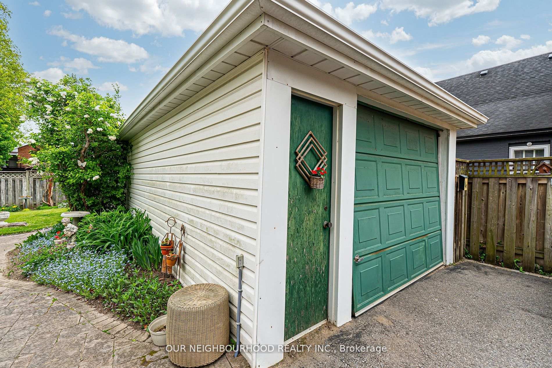 Photo 48 of 303 Byron Street N, Whitby, Downtown Whitby — HOMEH