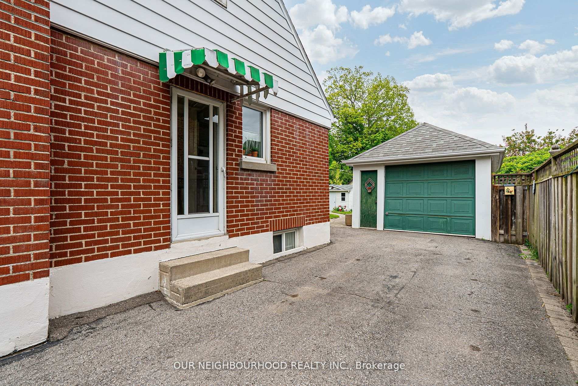 Photo 49 of 303 Byron Street N, Whitby, Downtown Whitby — HOMEH