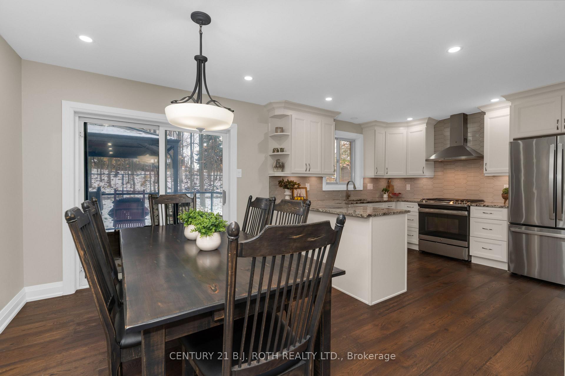 Photo 4 of 14 Brookfield Crescent, Barrie, Bayshore — HOMEH