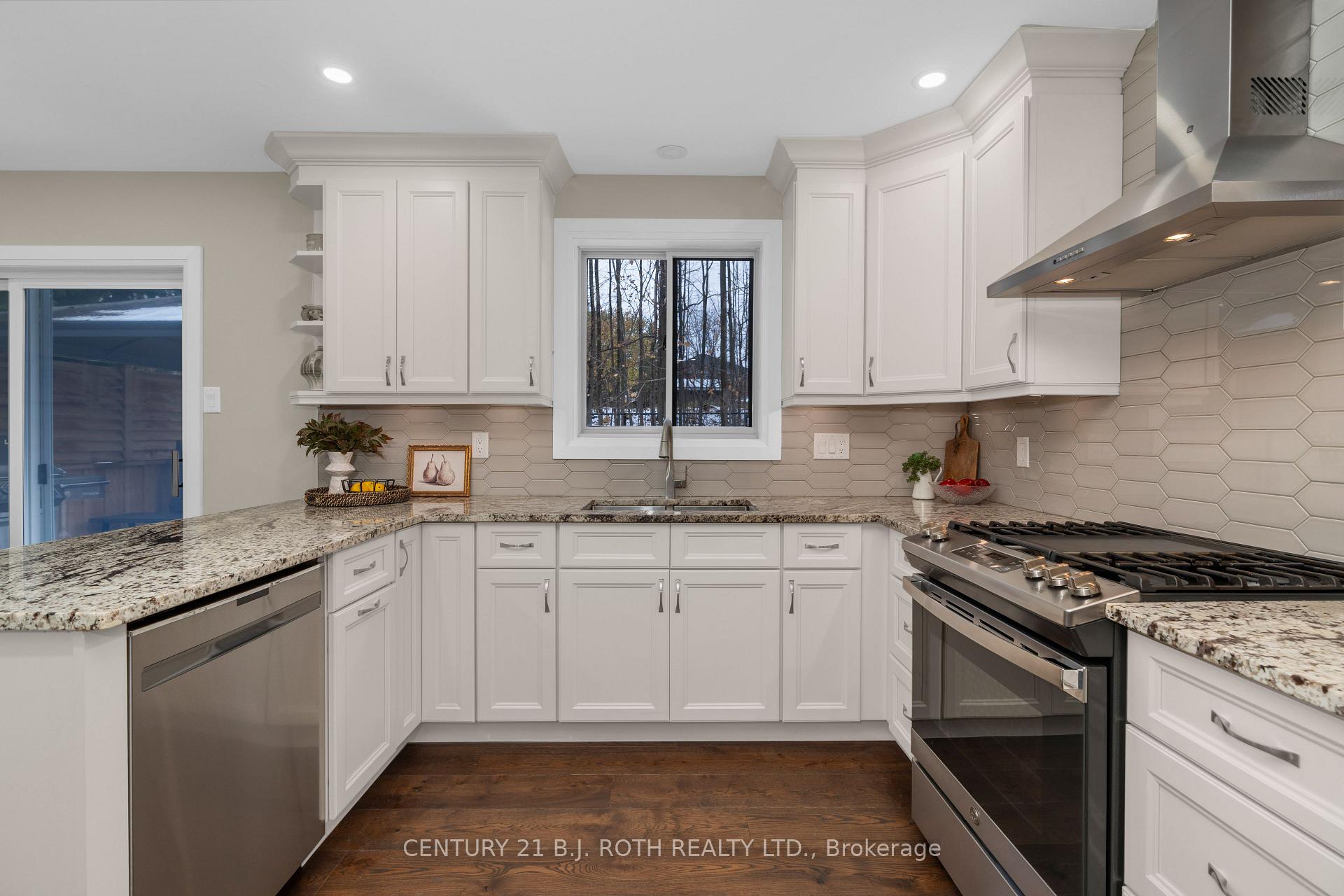 Photo 10 of 14 Brookfield Crescent, Barrie, Bayshore — HOMEH