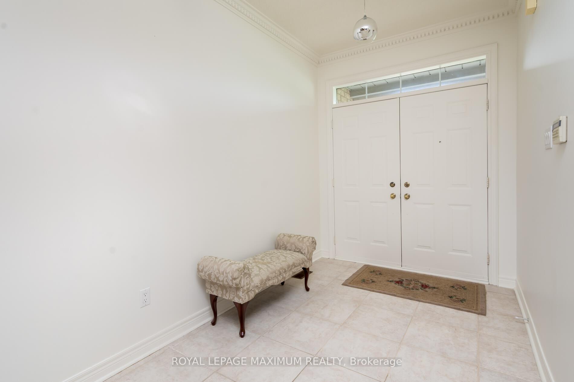 Photo 3 of 45 Windrose Court, Vaughan, East Woodbridge — HOMEH