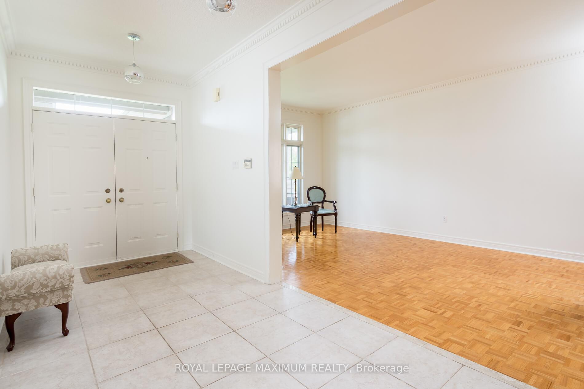 Photo 4 of 45 Windrose Court, Vaughan, East Woodbridge — HOMEH