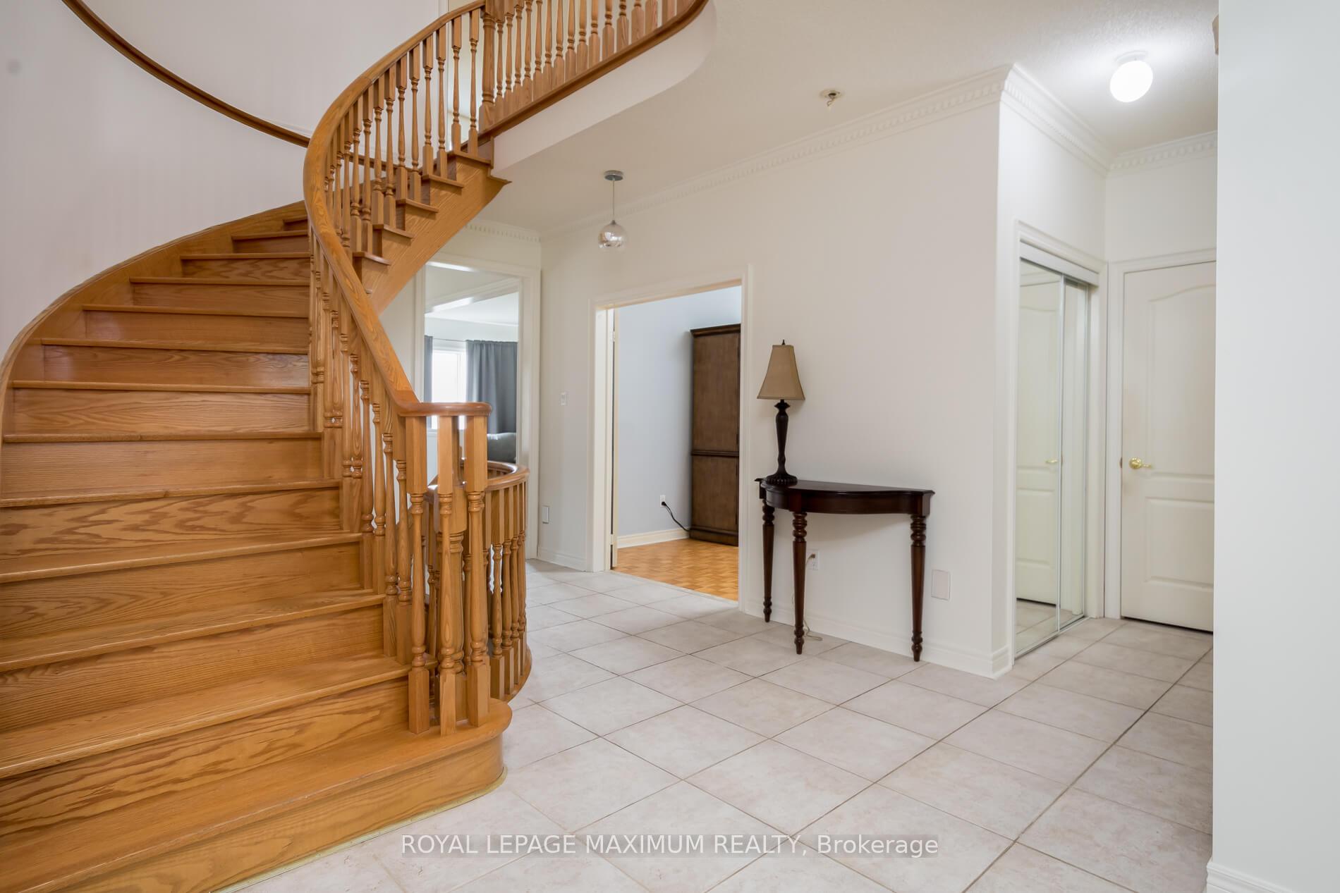 Photo 6 of 45 Windrose Court, Vaughan, East Woodbridge — HOMEH