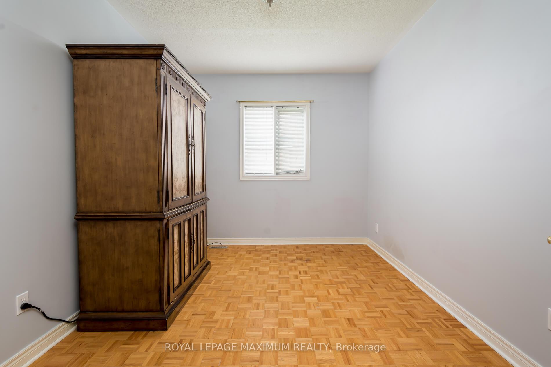 Photo 7 of 45 Windrose Court, Vaughan, East Woodbridge — HOMEH