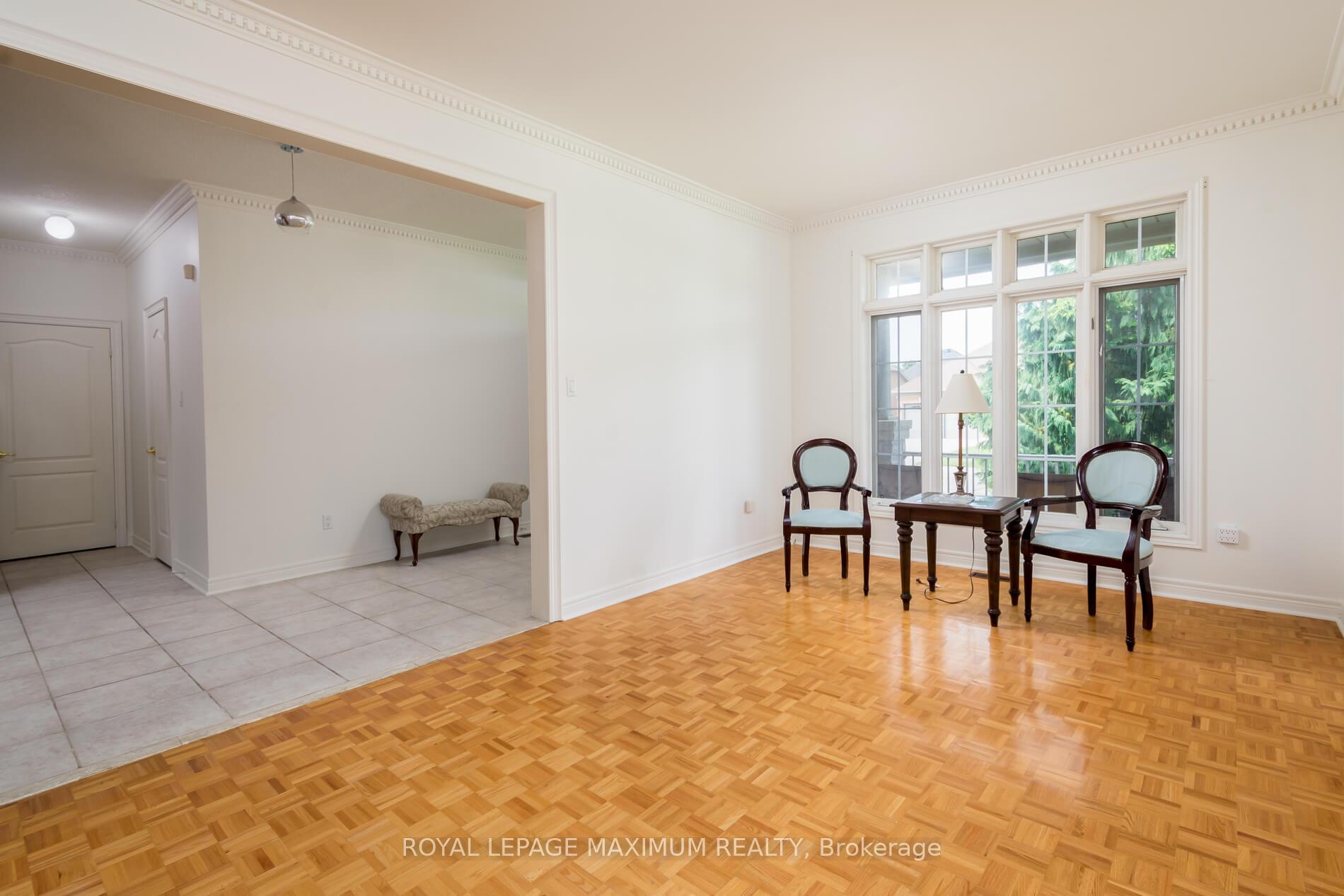 Photo 9 of 45 Windrose Court, Vaughan, East Woodbridge — HOMEH