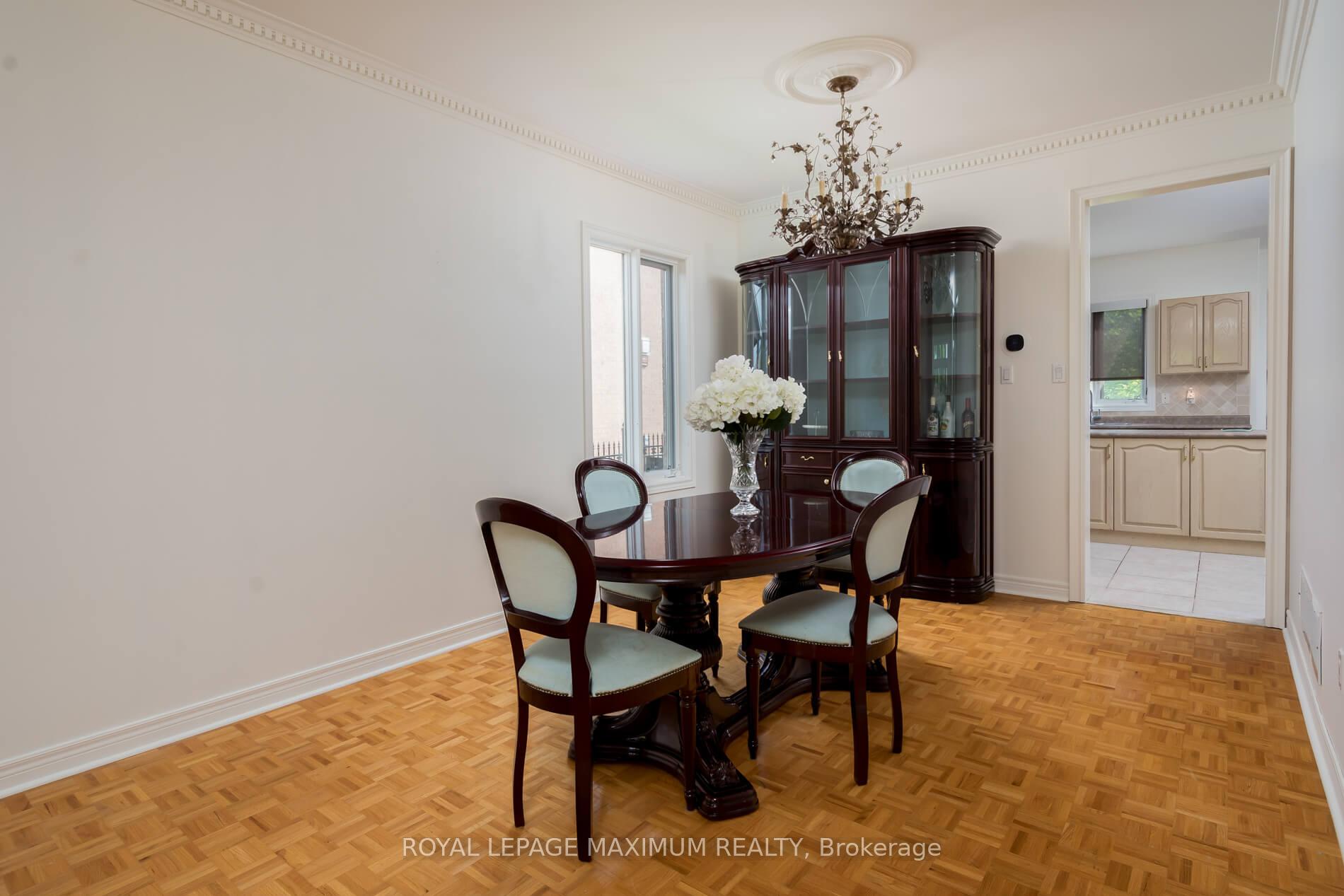 Photo 10 of 45 Windrose Court, Vaughan, East Woodbridge — HOMEH