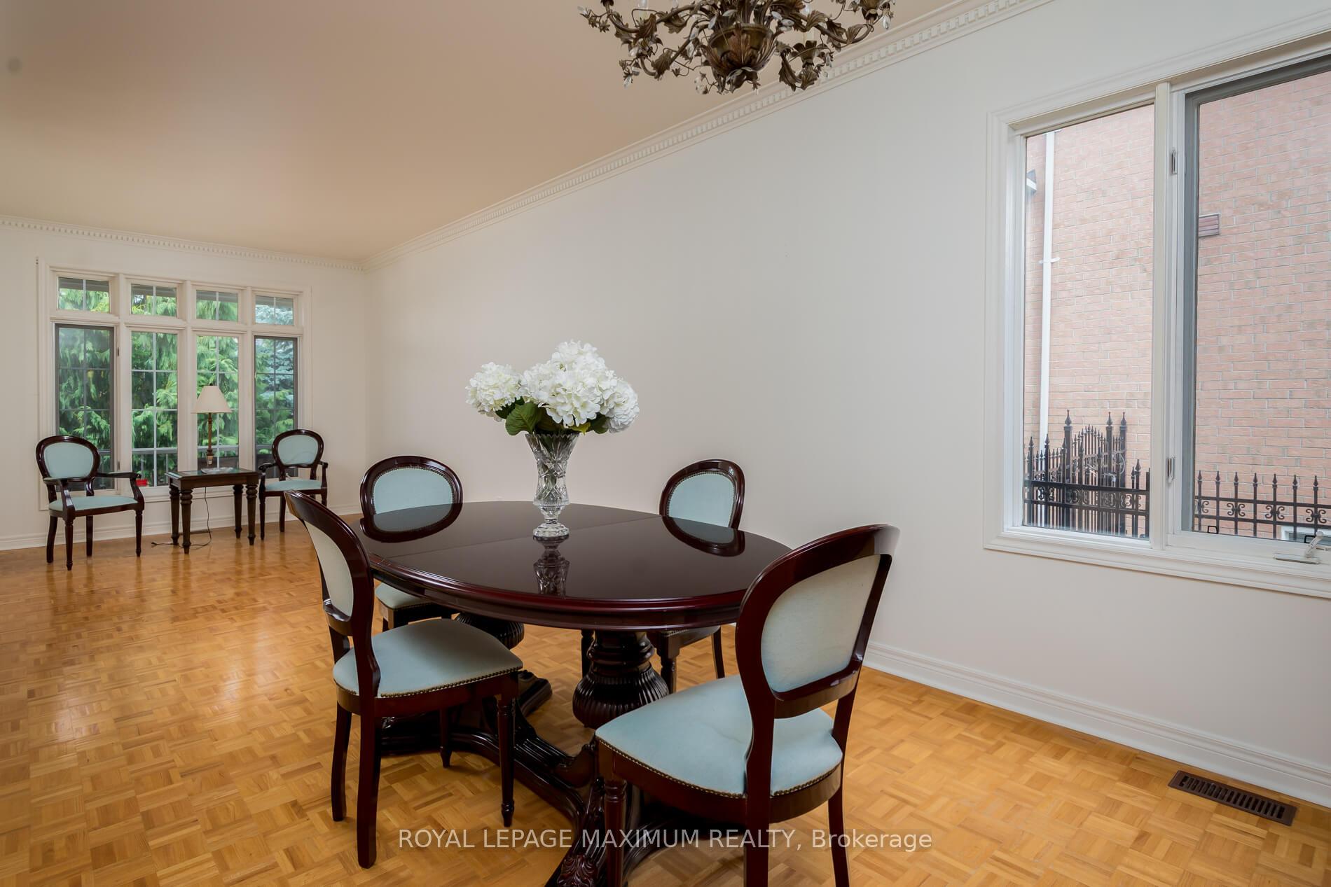 Photo 11 of 45 Windrose Court, Vaughan, East Woodbridge — HOMEH