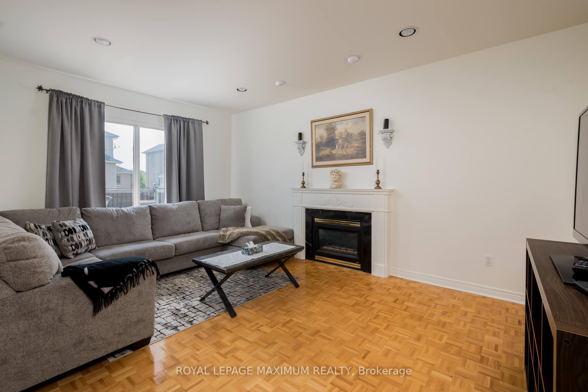 Photo 12 of 45 Windrose Court, Vaughan, East Woodbridge — HOMEH