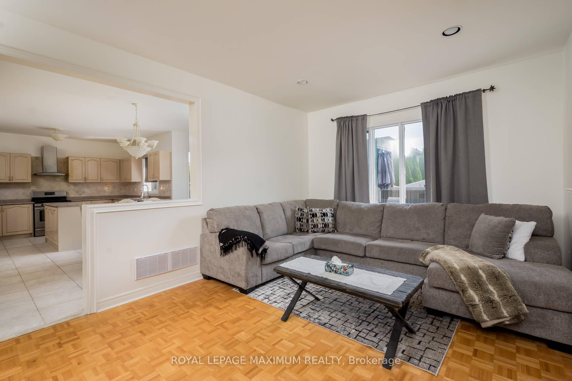 Photo 13 of 45 Windrose Court, Vaughan, East Woodbridge — HOMEH
