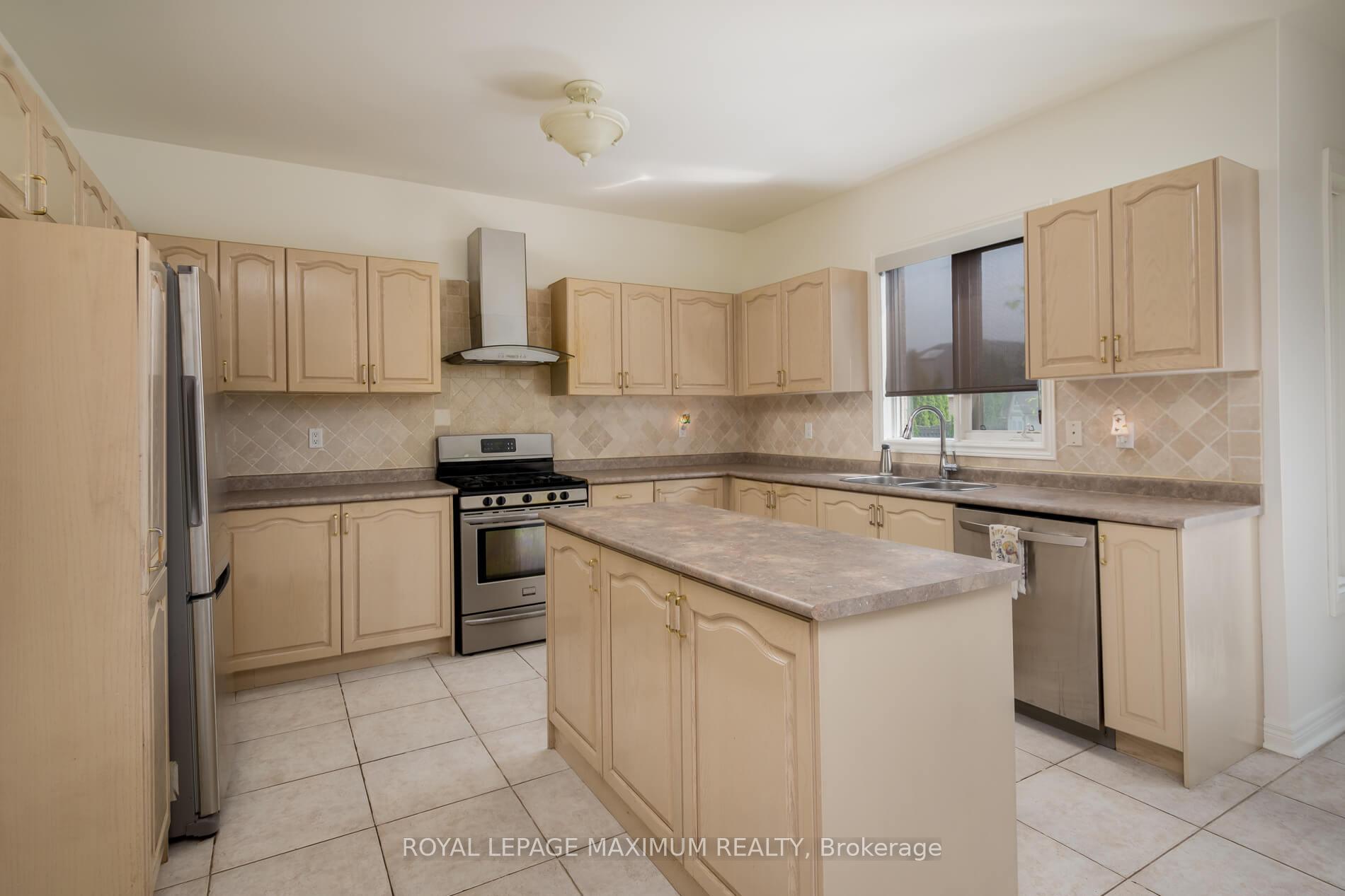 Photo 15 of 45 Windrose Court, Vaughan, East Woodbridge — HOMEH