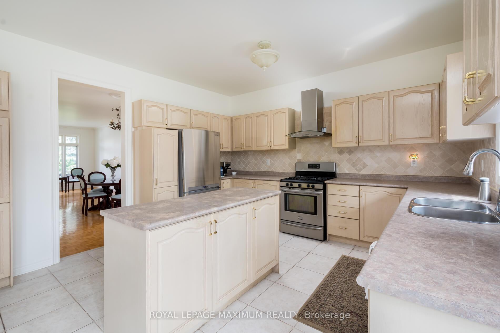 Photo 16 of 45 Windrose Court, Vaughan, East Woodbridge — HOMEH