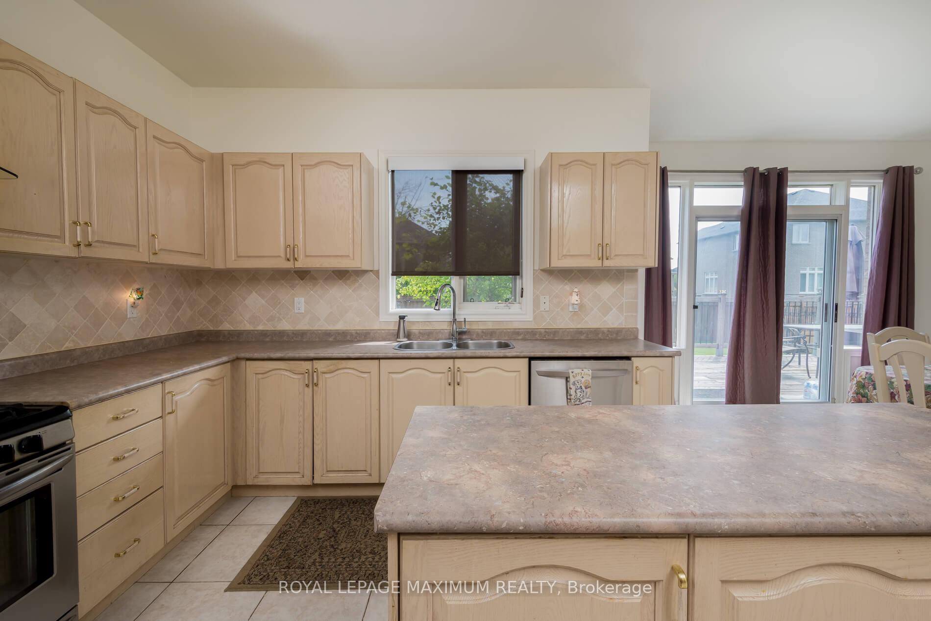 Photo 17 of 45 Windrose Court, Vaughan, East Woodbridge — HOMEH