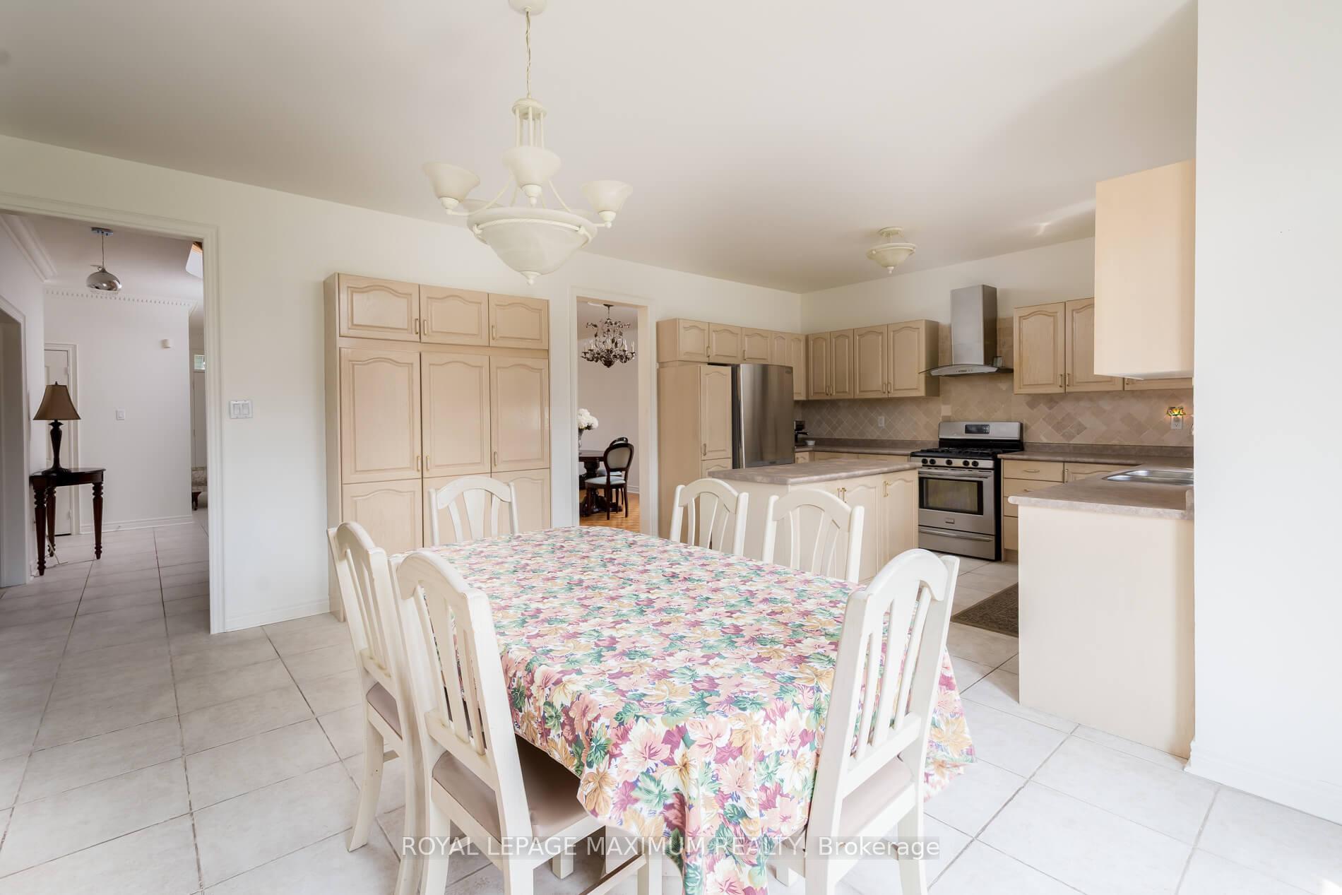 Photo 19 of 45 Windrose Court, Vaughan, East Woodbridge — HOMEH