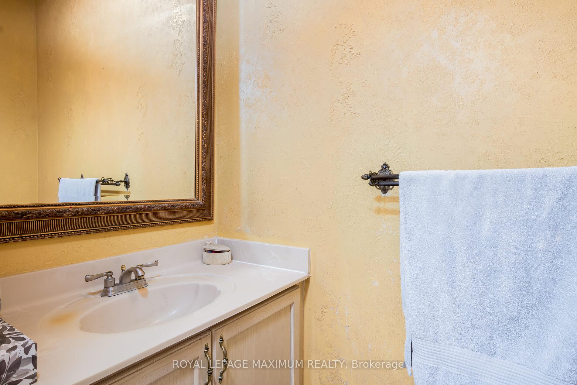 Photo 20 of 45 Windrose Court, Vaughan, East Woodbridge — HOMEH