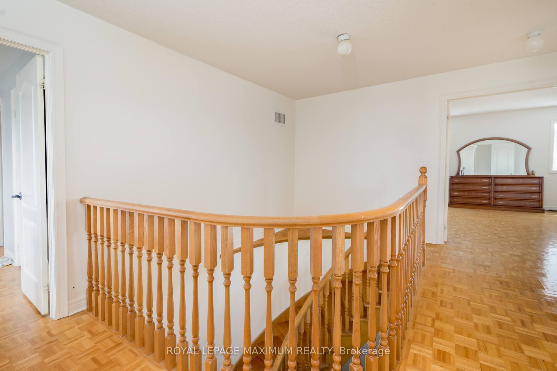 Photo 22 of 45 Windrose Court, Vaughan, East Woodbridge — HOMEH