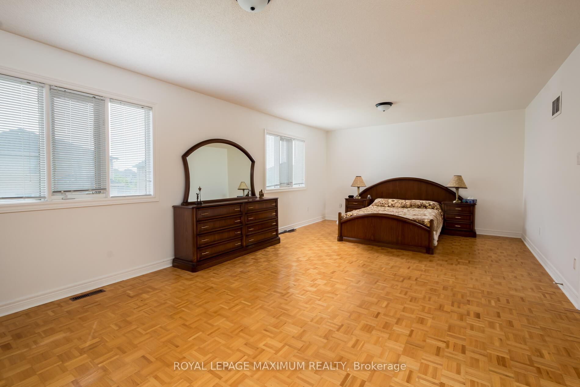 Photo 23 of 45 Windrose Court, Vaughan, East Woodbridge — HOMEH
