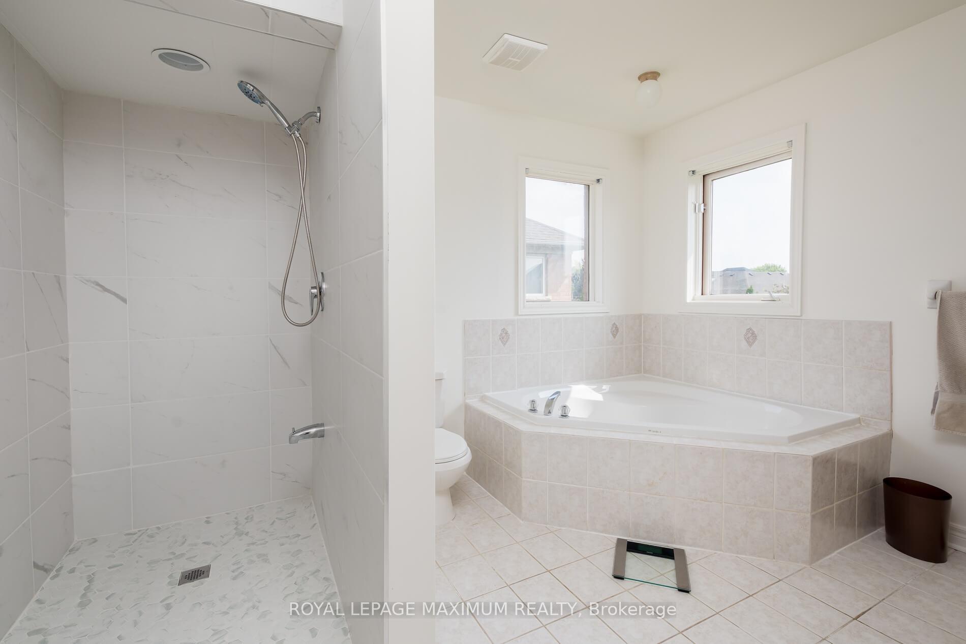 Photo 25 of 45 Windrose Court, Vaughan, East Woodbridge — HOMEH