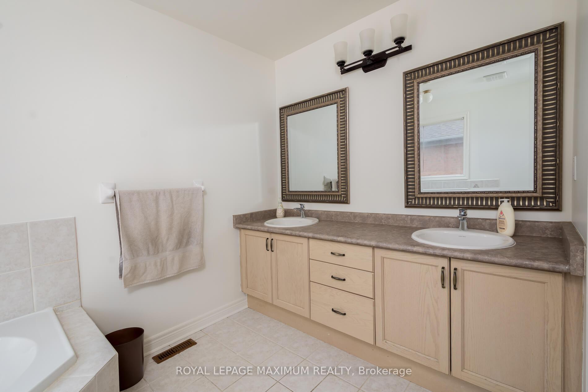 Photo 26 of 45 Windrose Court, Vaughan, East Woodbridge — HOMEH