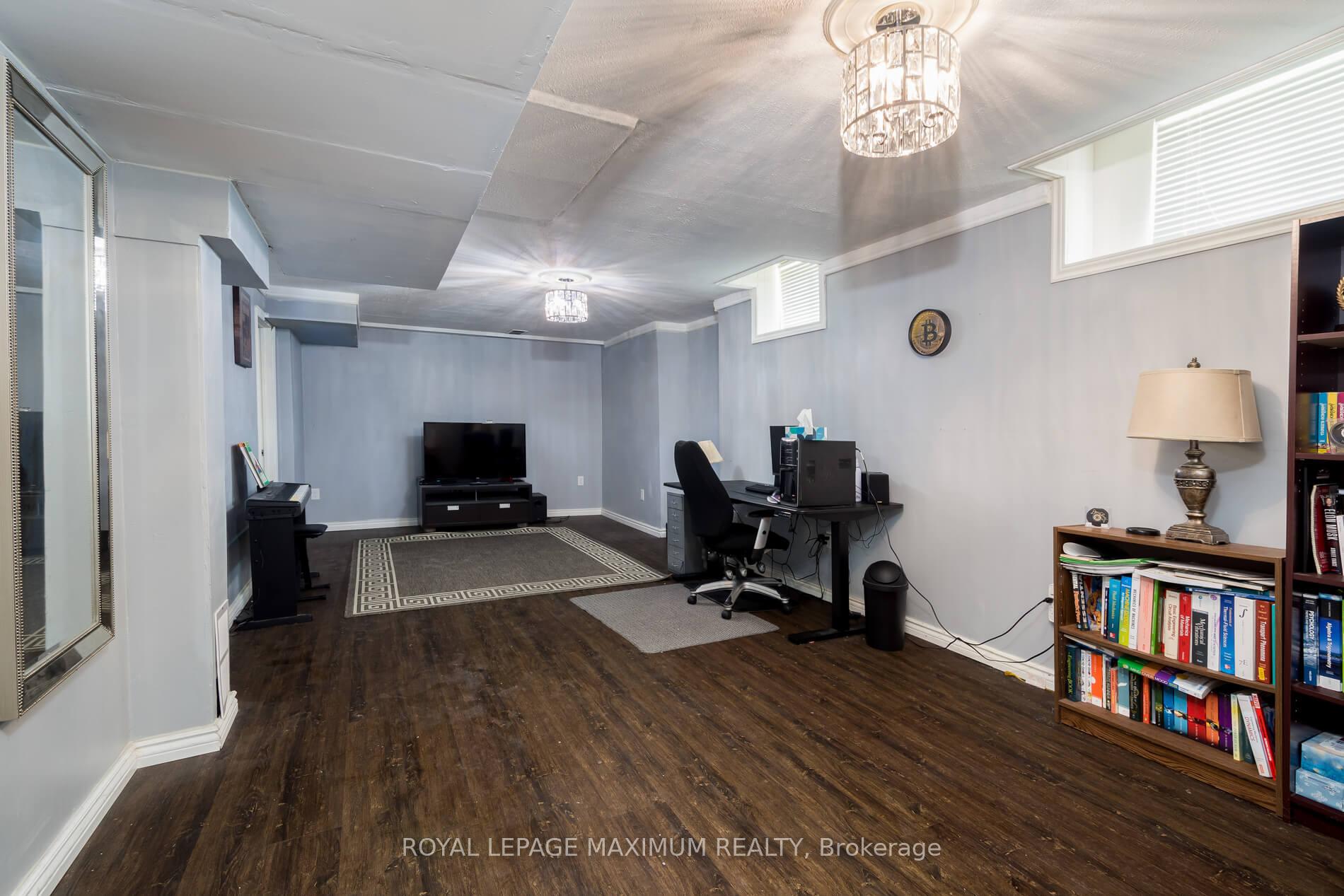 Photo 33 of 45 Windrose Court, Vaughan, East Woodbridge — HOMEH
