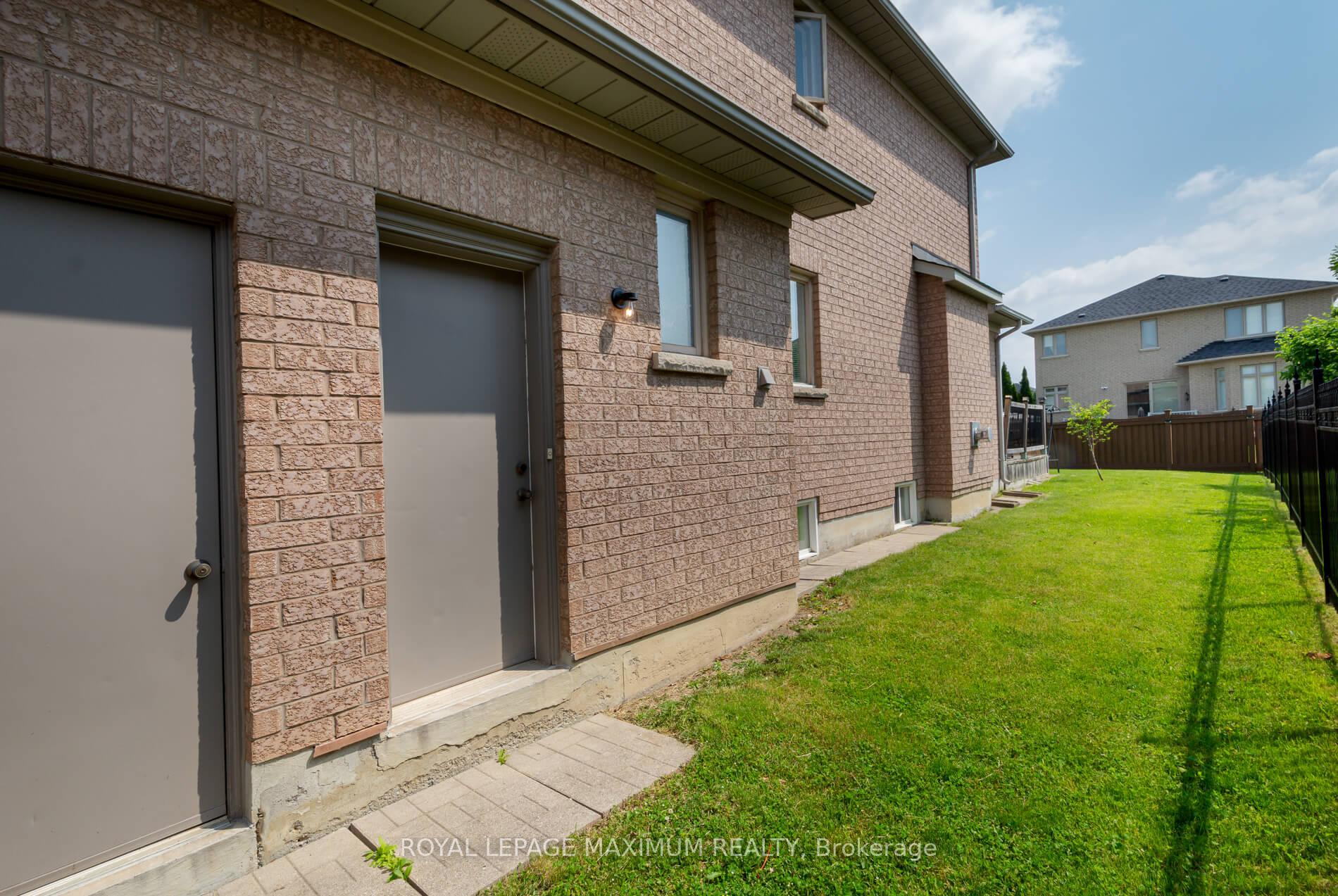 Photo 35 of 45 Windrose Court, Vaughan, East Woodbridge — HOMEH
