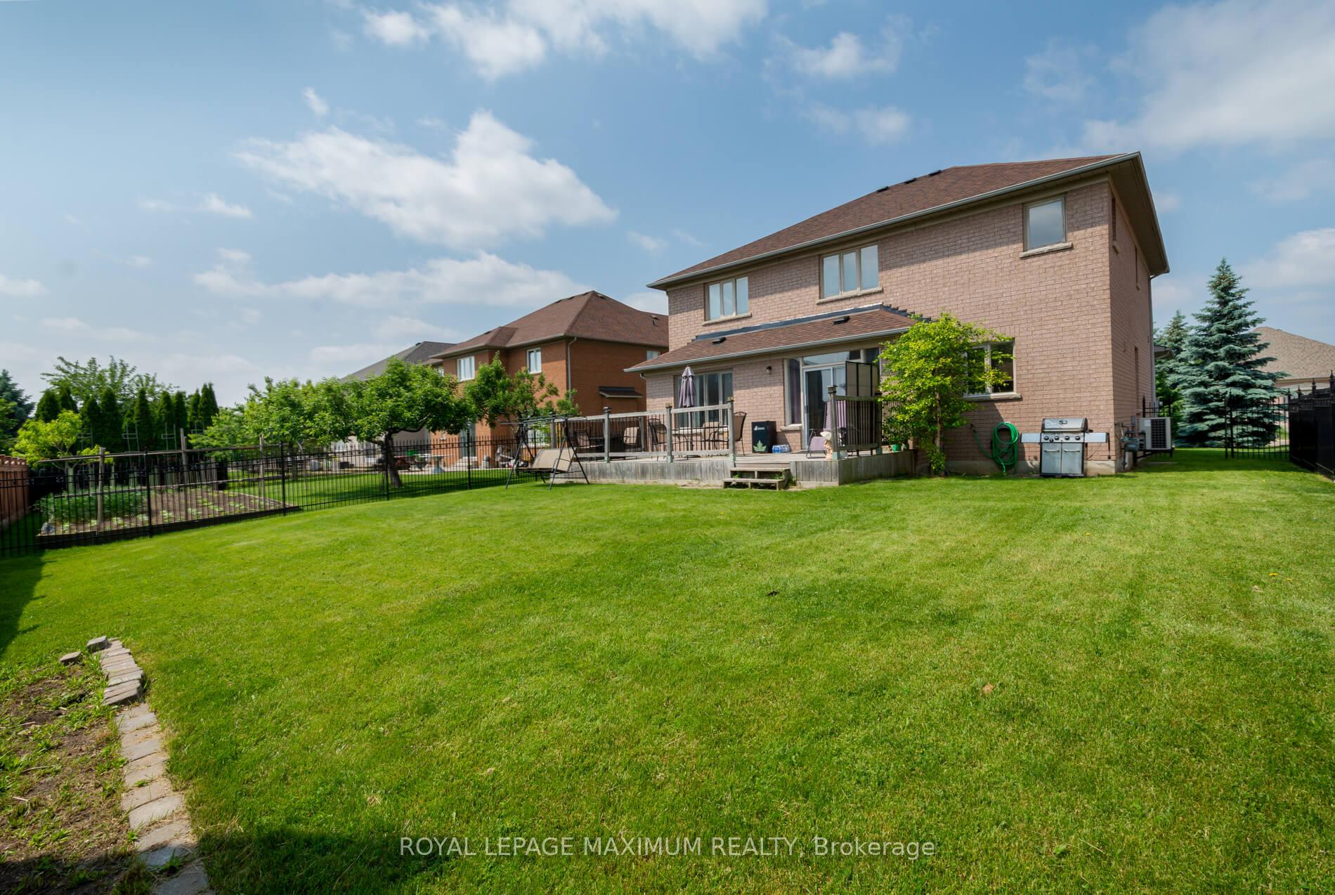 Photo 37 of 45 Windrose Court, Vaughan, East Woodbridge — HOMEH