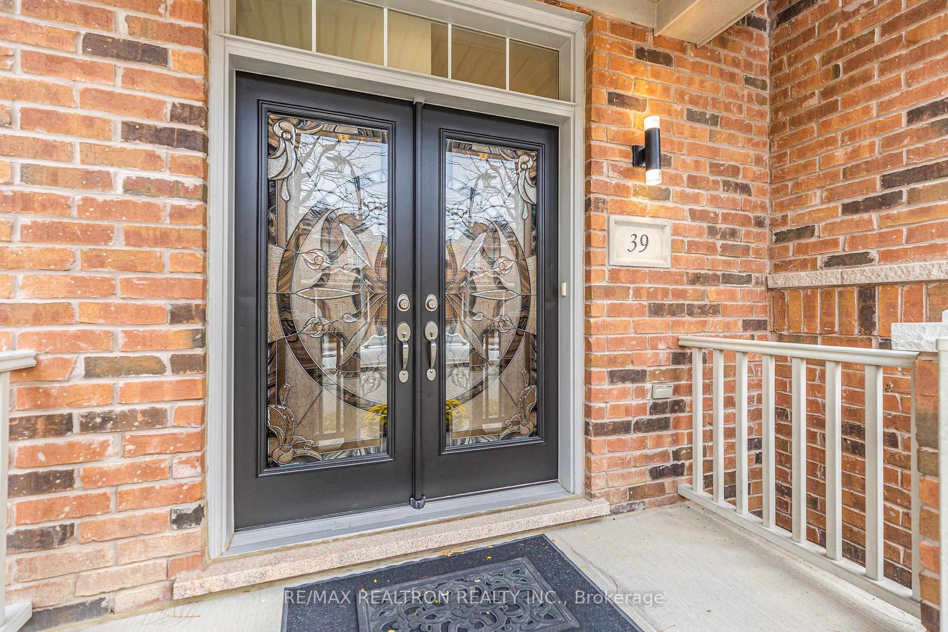 Photo 3 of 39 Pyneside Street, Markham, Cornell — HOMEH