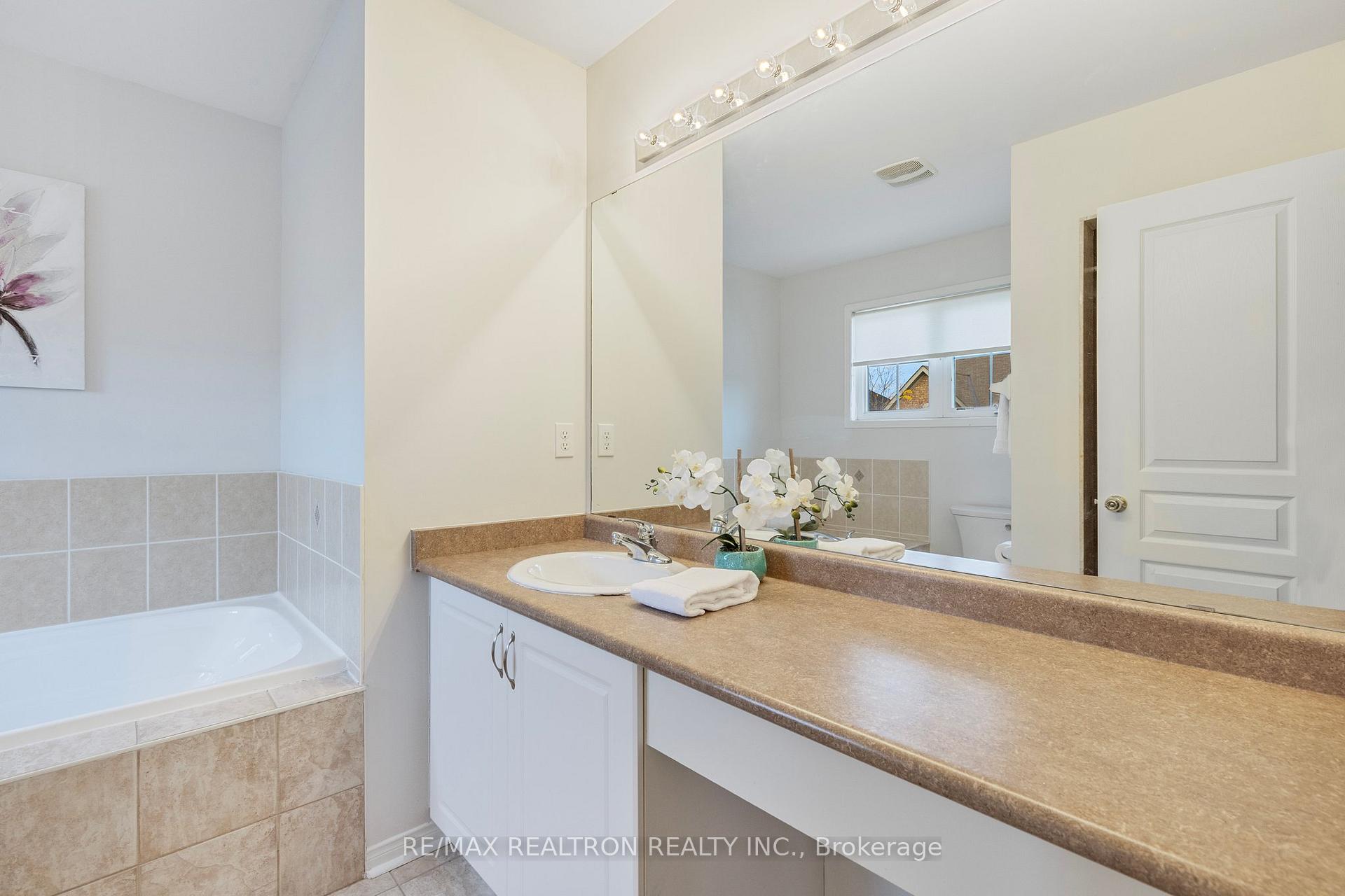 Photo 33 of 39 Pyneside Street, Markham, Cornell — HOMEH